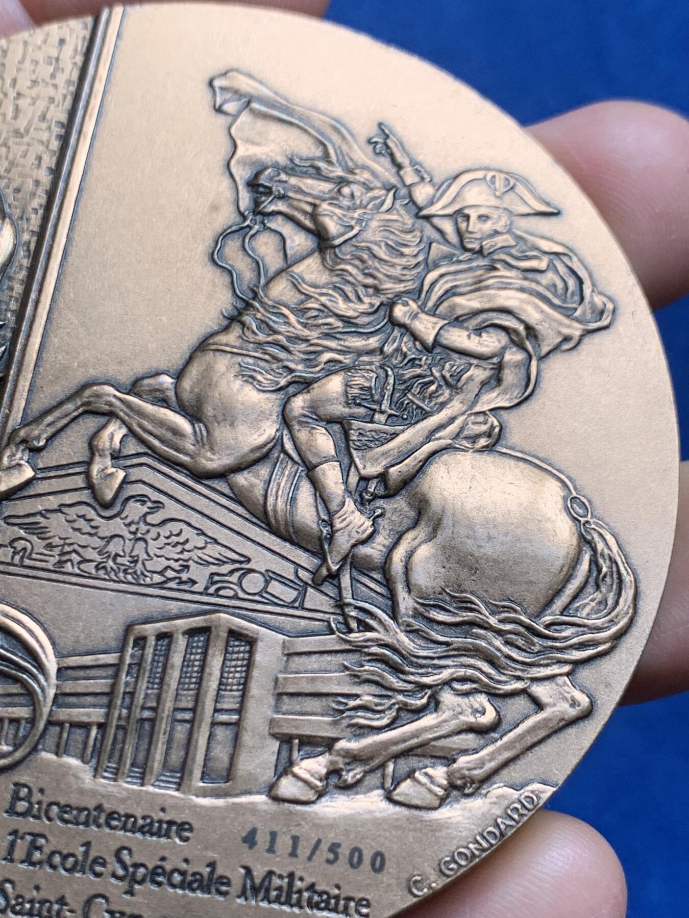 《竞宝斋》第476场 周日，周一 2场连拍 （全场包邮）欢迎送拍 法国圣西尔特种军事学校二百周年纪念铜章 拿破仑创立 197克 71.6mm 带盒