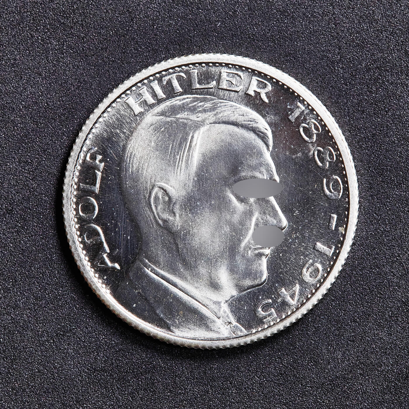 【俄甄集藏】2026年(050)04-01星期三 晚 19:30 全场包邮 德国1989年纪念1945年总理镀银铜章，经典品种，直径：35mm，重量：12.4克，原图联系客服或至官网查询