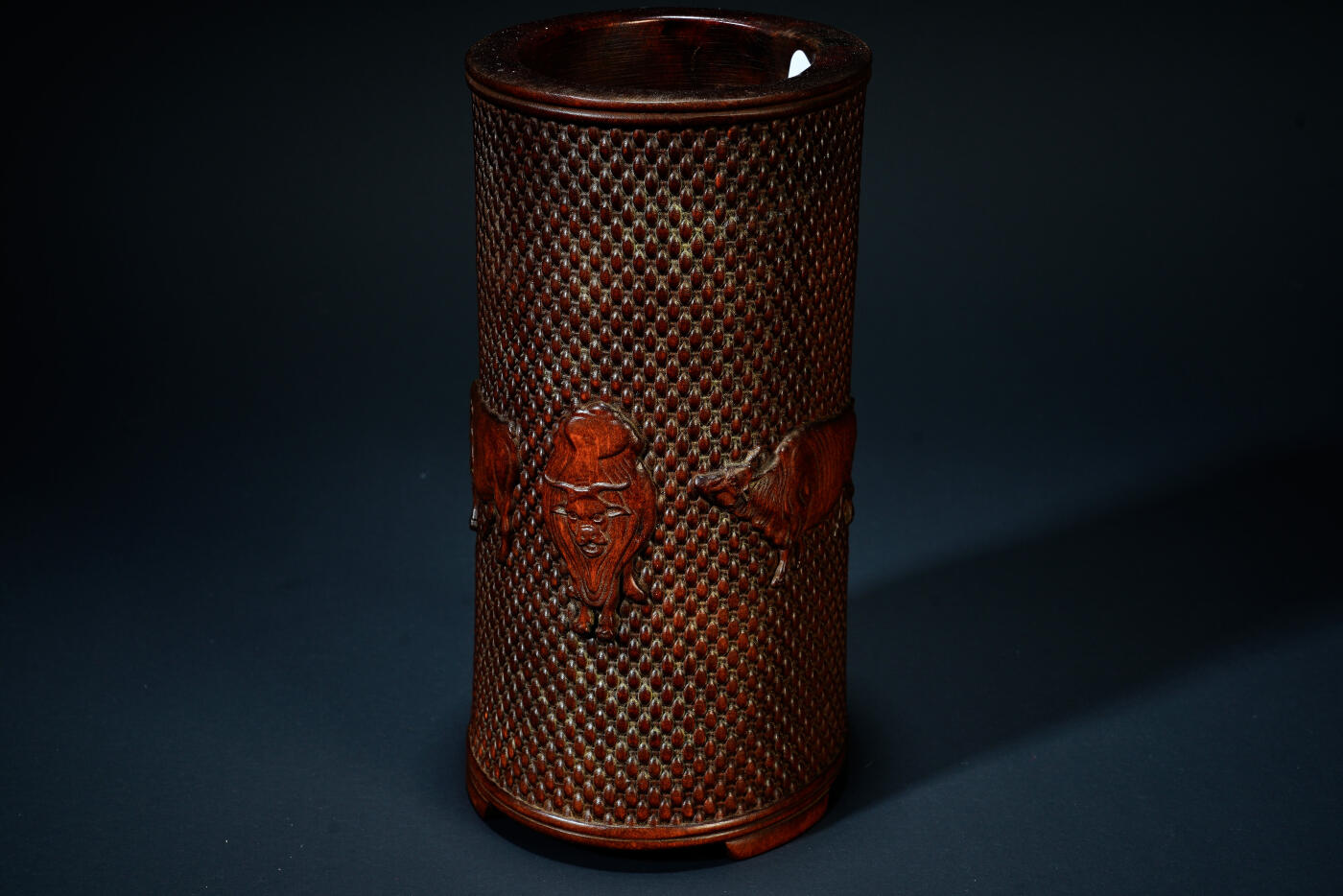 上海都达杂项专场六十七【全场包邮】 清代老黄杨木精雕《五牛图》笔筒95-4