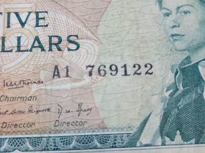 3月29号晚上8点 外国纸币自动截拍第48场 - A1初版 东加勒比5元