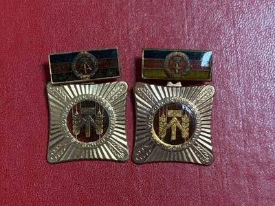 韵星假日军品类拍卖第50期 - 民主德国集体劳动模范奖章两枚