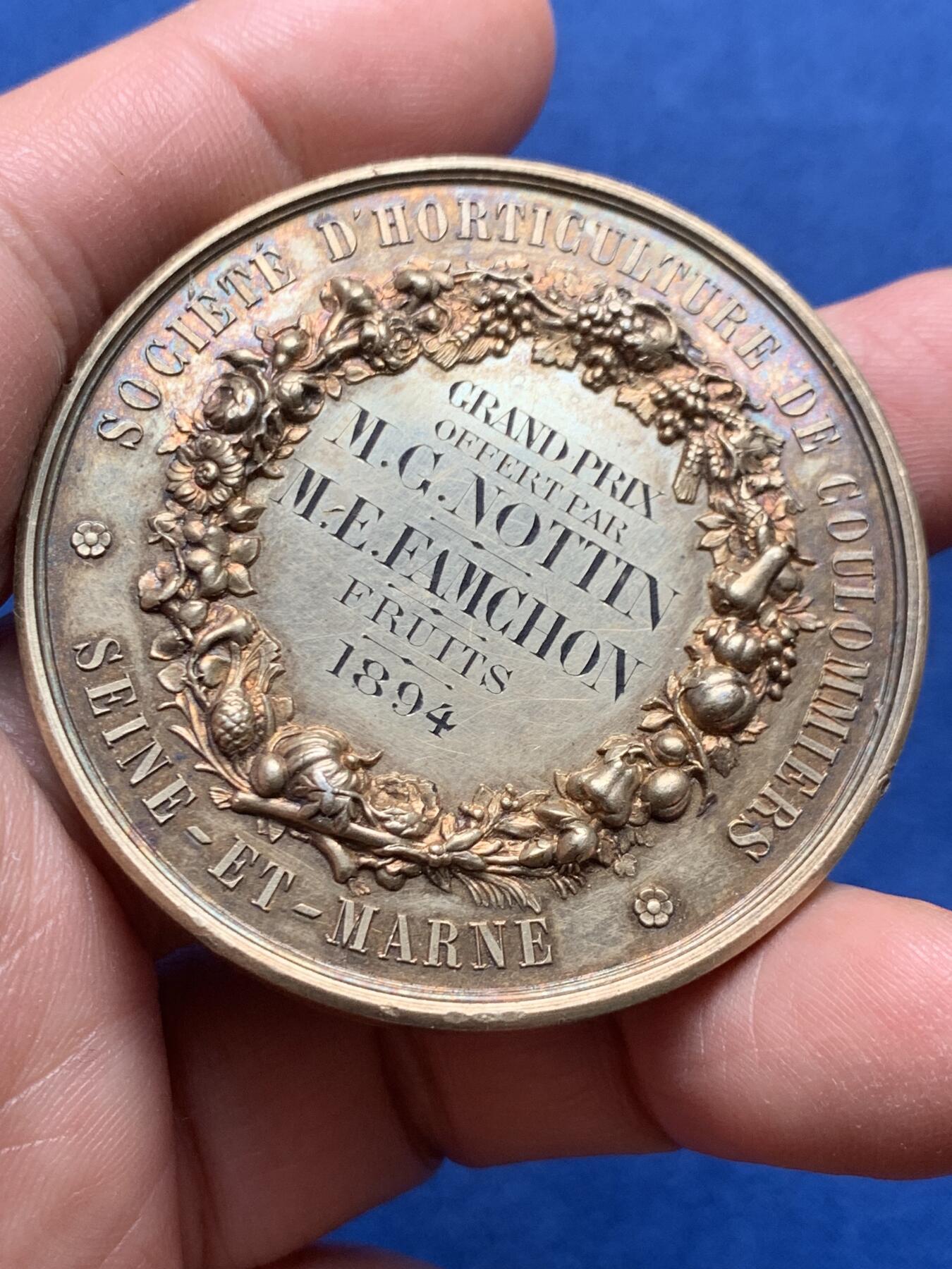《竞宝斋》第476场 周日，周一 2场连拍 （全场包邮）欢迎送拍 法国塞纳-马恩省库洛米耶园艺协会镀金银章，61.55g，50.8mm，丰饶角银标