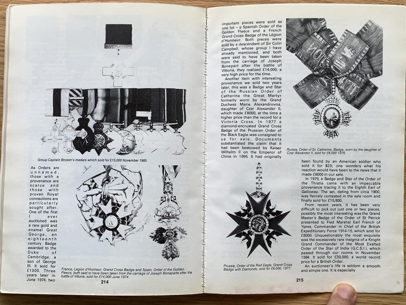 《竞宝斋》第476场 周日，周一 2场连拍 （全场包邮）欢迎送拍 勋章年鉴(第八版)A-Z全尺寸及微型勋章价格指南，28张英国勋章与勋位全彩照片，430余幅英国及殖民地勋章实物插图