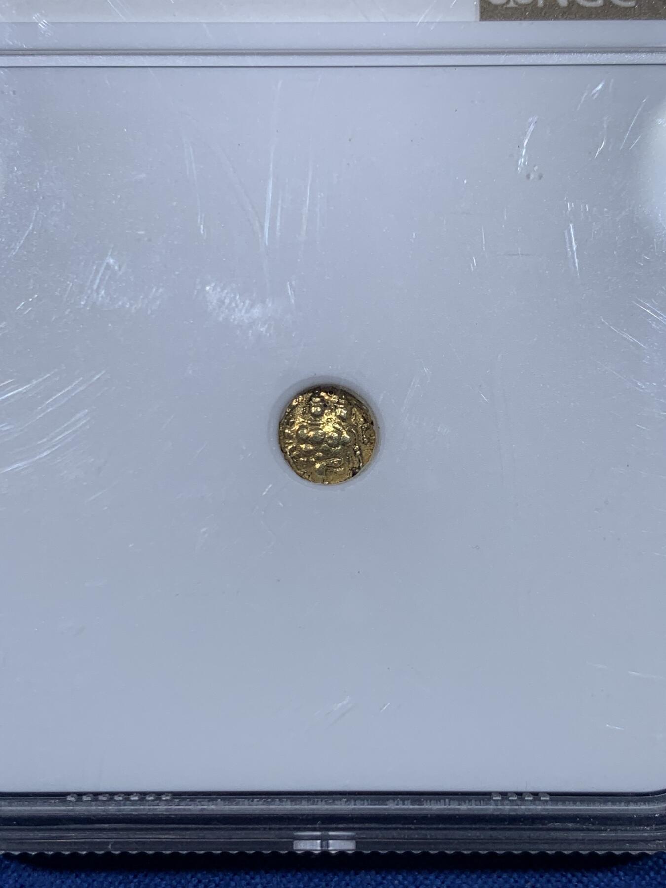 《竞宝斋》第476场 周日，周一 2场连拍 （全场包邮）欢迎送拍 NGC XF45 印度 1761-82年 法南 小金币