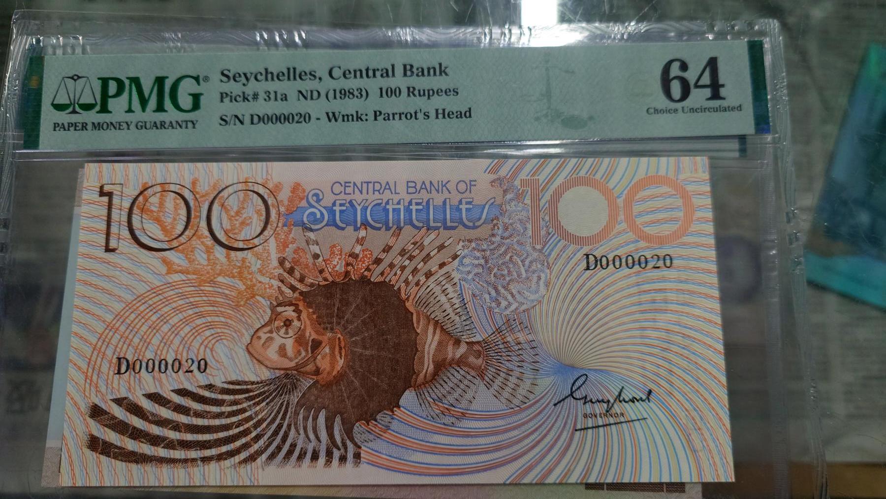 世界钱币～微拍第242期暨2026年第23期  老库存每款各1-2张清仓低价起拍 1983年塞舌尔100卢比 超小号000020 PMG64