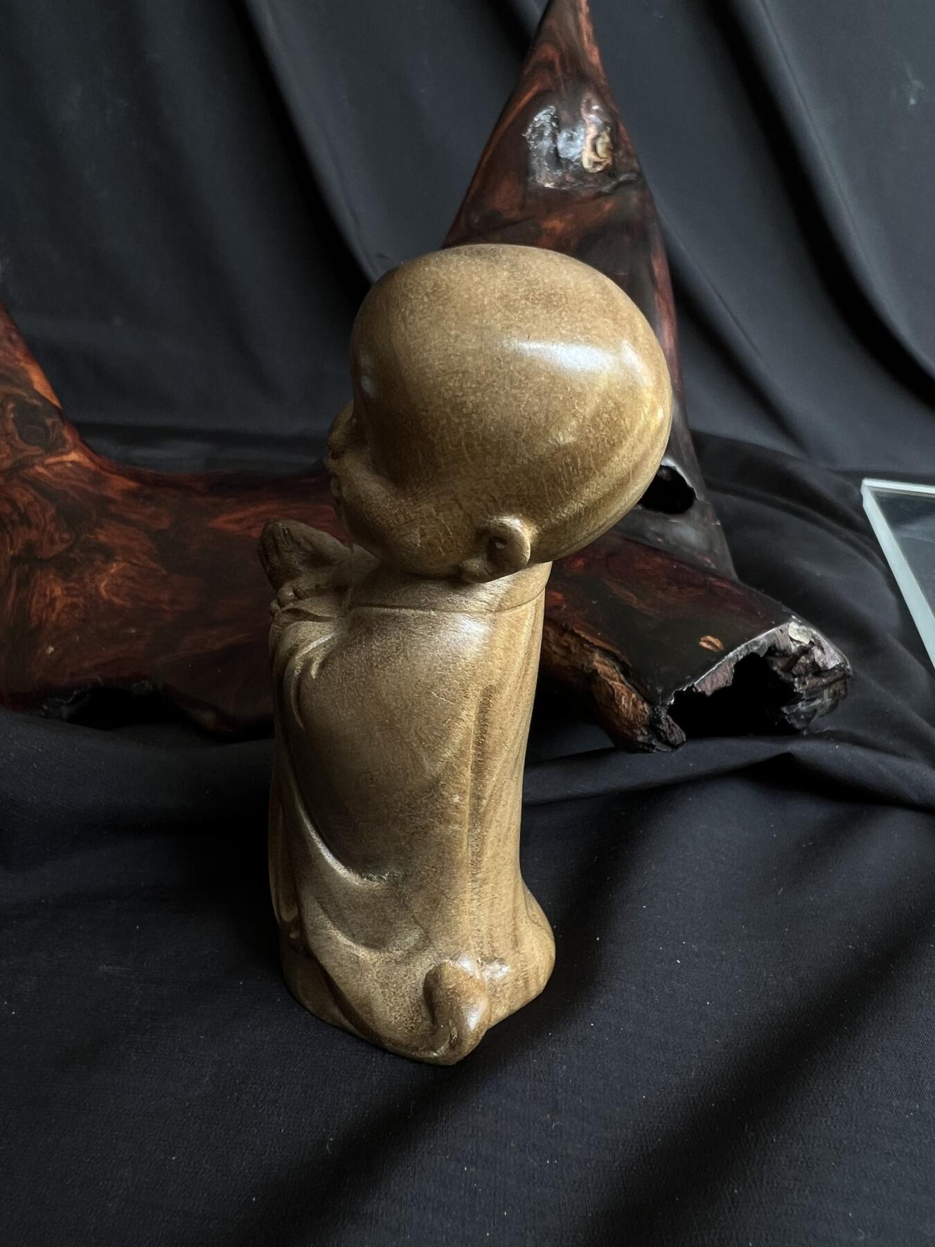 零元拍：金丝楠 精工 小师父 雕件手把件，满手留香金丝流溢。80MM