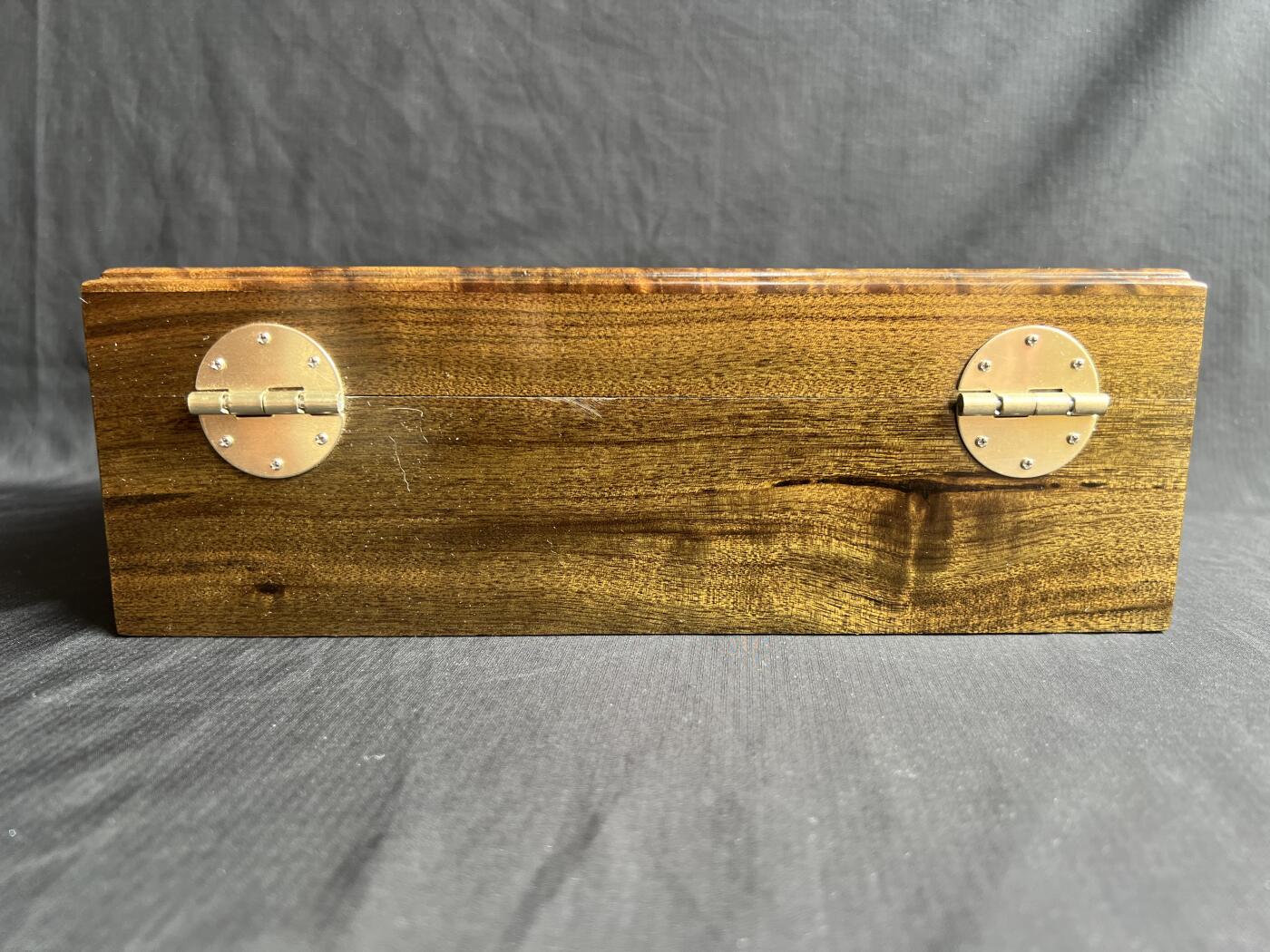 零元拍：金丝楠阴沉木满水波满纹满金丝首饰箱，尺寸：228/117/77MM，送礼盒箱。