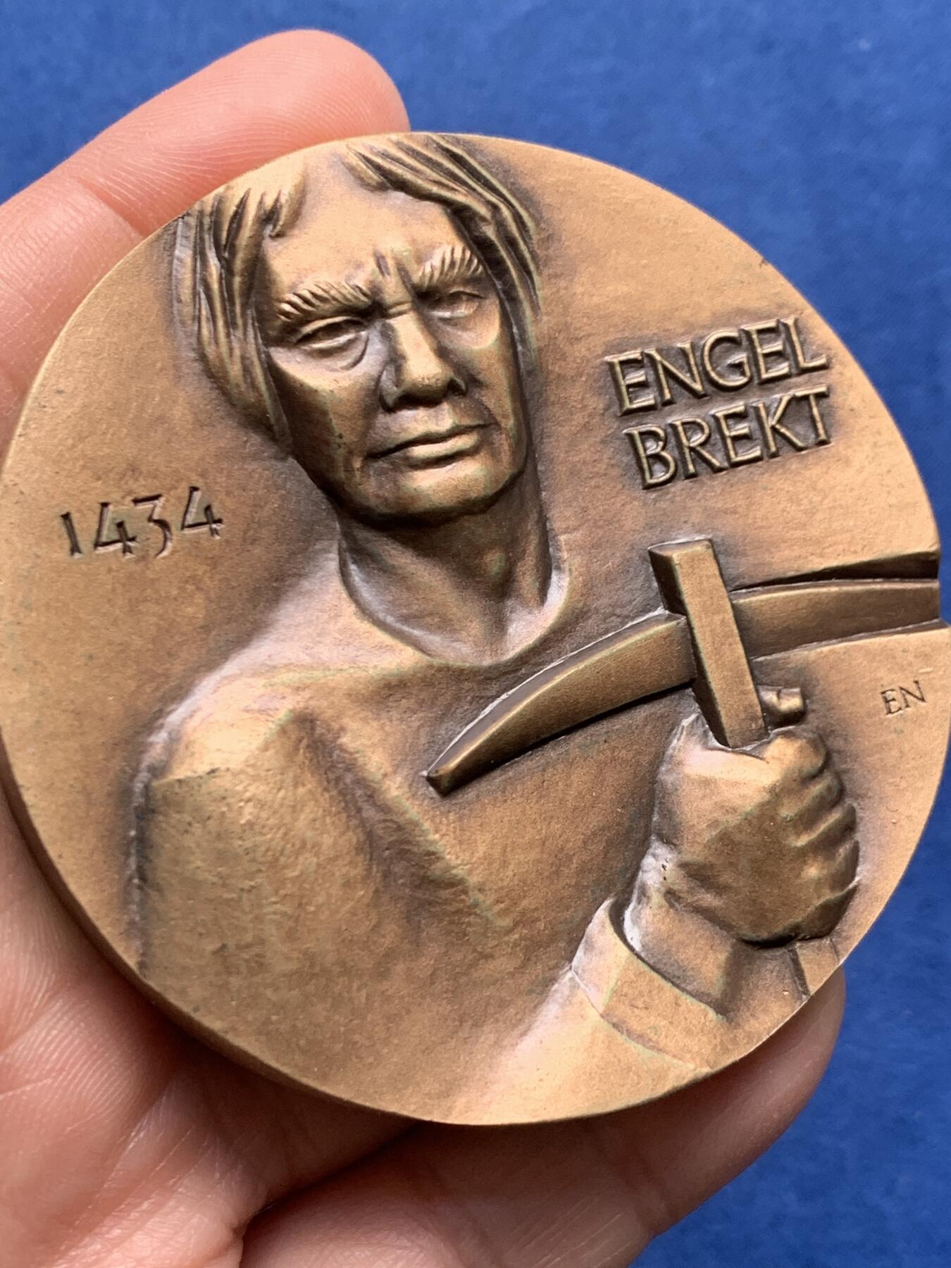 《竞宝斋》第476场 周日，周一 2场连拍 （全场包邮）欢迎送拍 瑞典大铜章 1983年 15世纪瑞典民族英雄恩格尔布雷克松反抗丹麦 带证书编号 直径69.2mm 重量280.1g