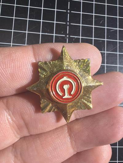 古冰库章牌勋赏收藏0起拍卖 铁路帽徽