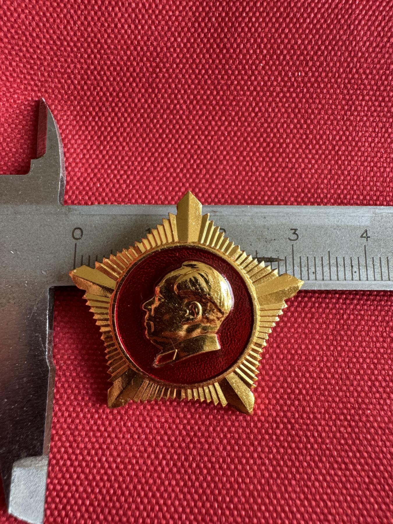 五哥徽章群   31号周二晚上八点4群联拍 铝章