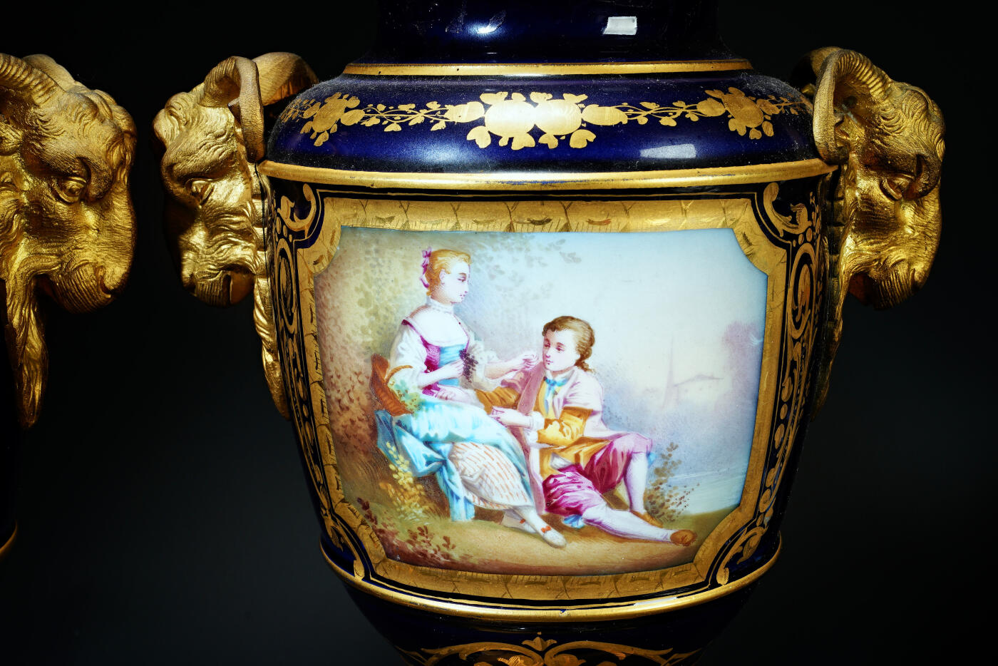 上海都达杂项专场六十七【全场包邮】 清代法国塞弗尔风格铜鎏金瓷瓶 1对