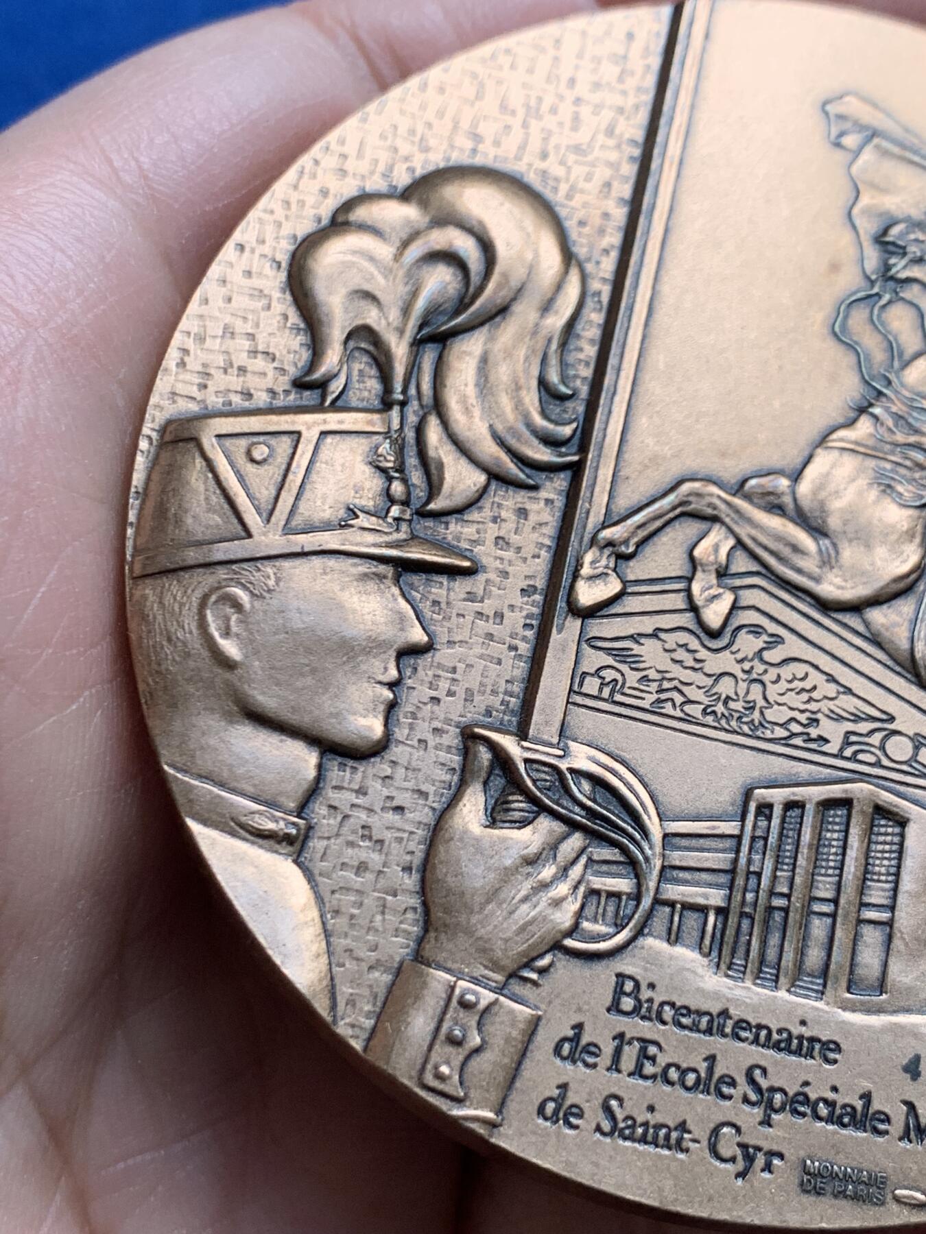 《竞宝斋》第476场 周日，周一 2场连拍 （全场包邮）欢迎送拍 法国圣西尔特种军事学校二百周年纪念铜章 拿破仑创立 197克 71.6mm 带盒