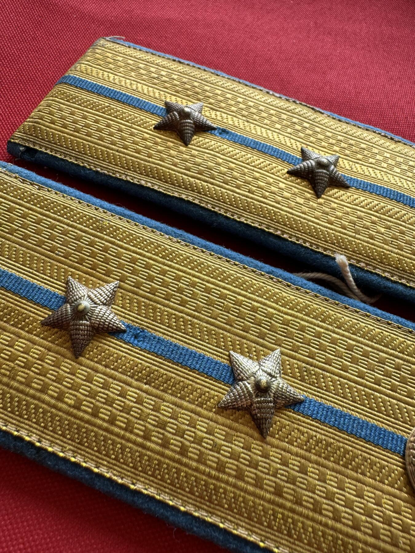 五哥徽章群   31号周二晚上八点4群联拍 肩章