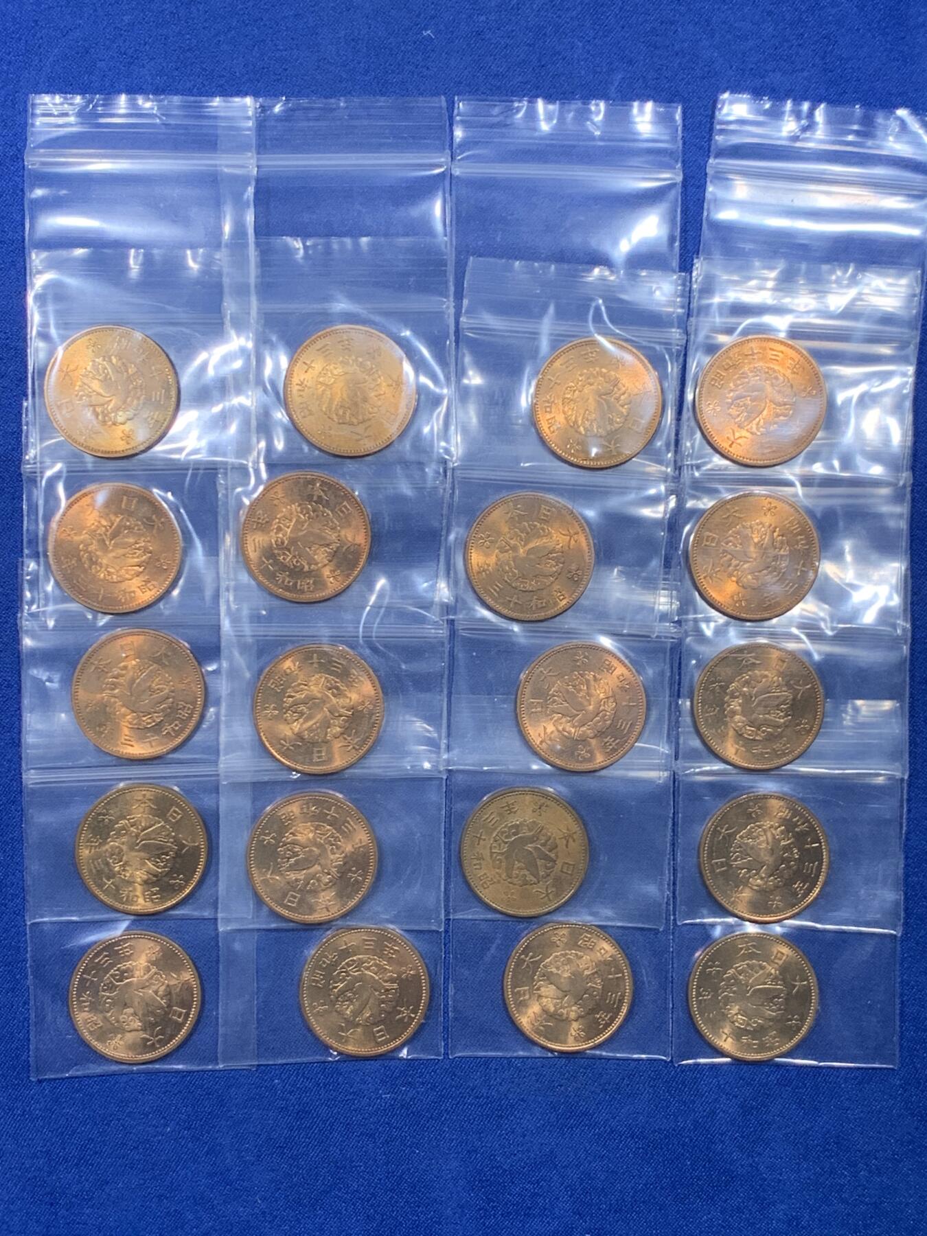 《竞宝斋》第476场 周日，周一 2场连拍 （全场包邮）欢迎送拍 20枚一组 日本昭和十三年一钱 状态极好