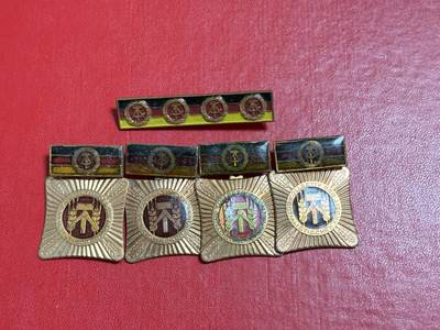 韵星假日军品类拍卖第50期 - 民主德国集体劳动模范奖章四枚带四次获得上挂