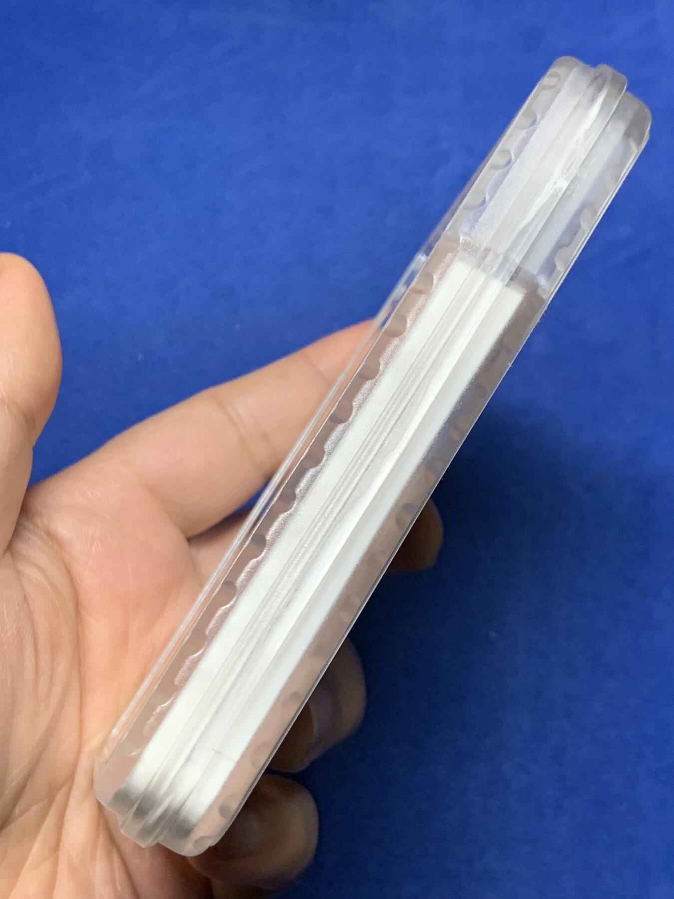 《竞宝斋》第476场 周日，周一 2场连拍 （全场包邮）欢迎送拍 1886年英国印度殖民地伦敦博览会纪念章，正面：此时尚未成为英国国王的威尔士亲王爱德华，背面：铭文纪念。皇家造币厂首席雕刻师L.C怀恩作品，直径约52毫米，重约79克。少见品种！加大加厚盒