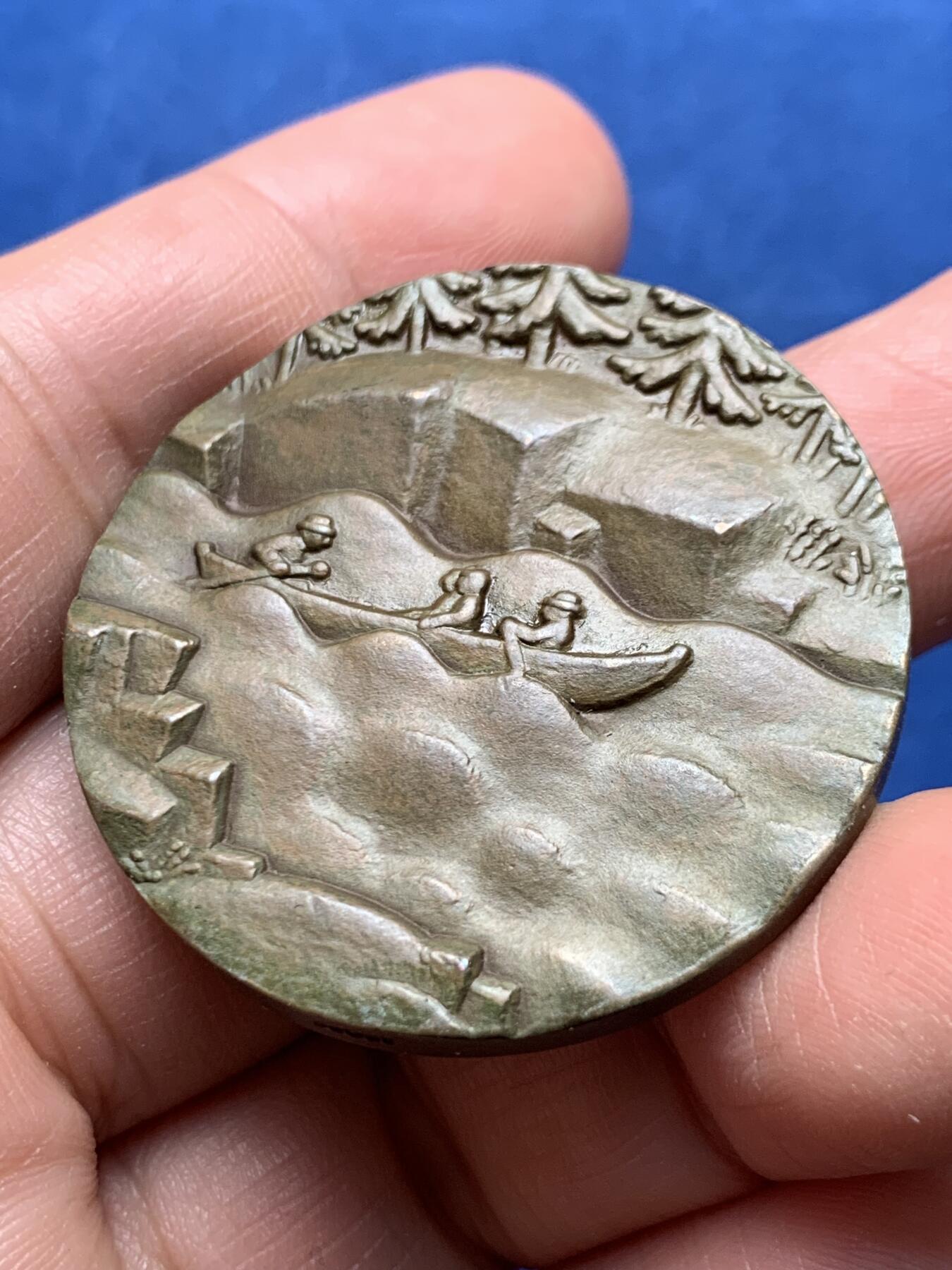 《竞宝斋》第476场 周日，周一 2场连拍 （全场包邮）欢迎送拍 芬兰铜章 1986年 乌尓霍·凯科宁1900-1986 芬兰第八任总统 超高浮雕 非常压手 直径39.7mm 重量48.7g