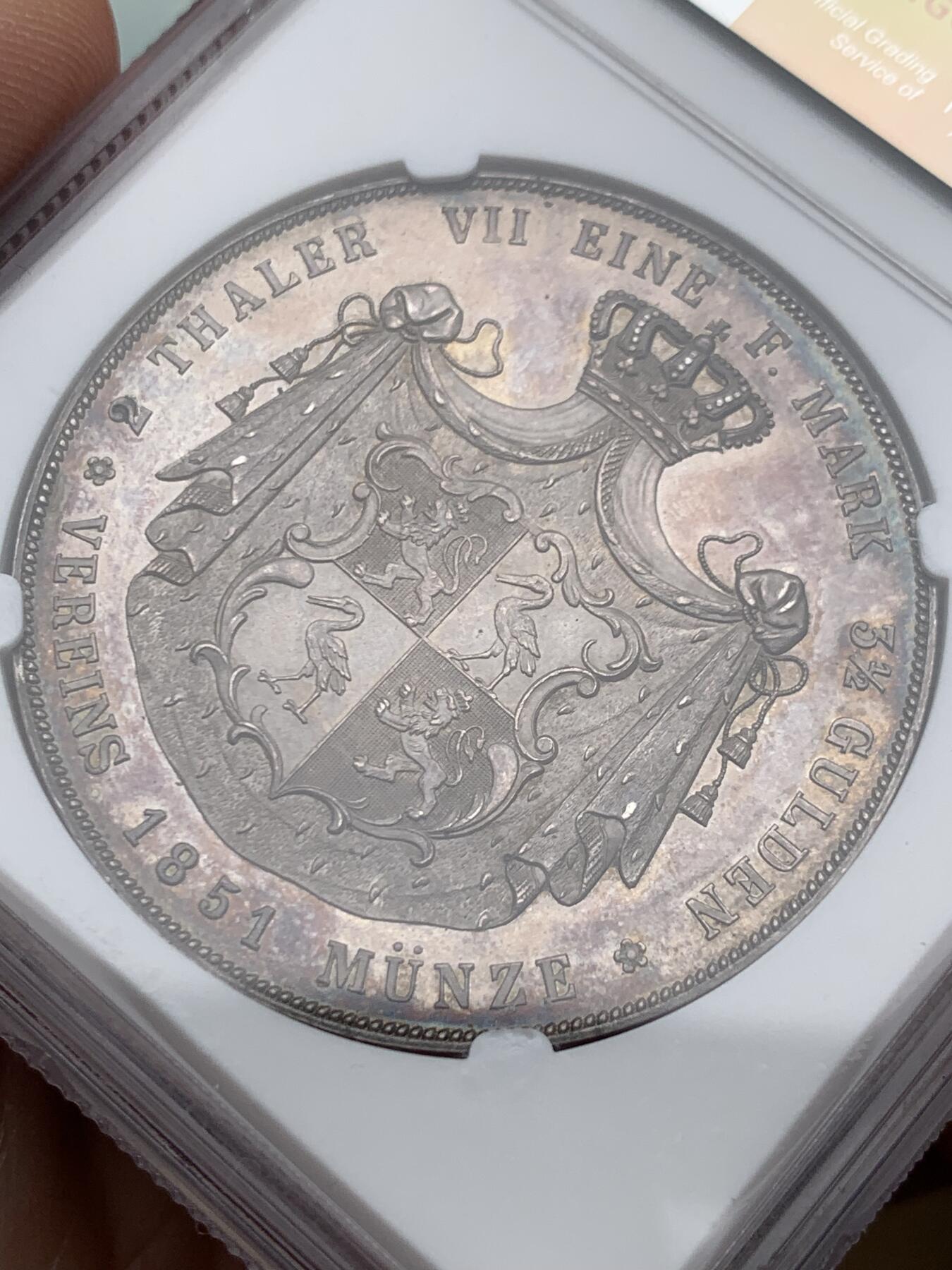 《竞宝斋》第476场 周日，周一 2场连拍 （全场包邮）欢迎送拍 冠军分 NGC MS63 德国 罗伊斯-格赖茨公国1851年亨利二十世2泰勒大银币 发行量仅2400枚的小邦品种 其领地仅316平方公里 可以说是小邦中的小邦 可与不求的藏品