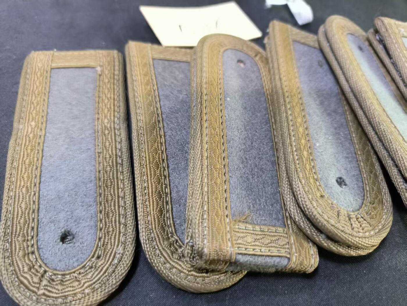 云宸嘉赏-勋臻文献佳藏优品精选场次（低佣 转发佣金红包） 民主德国人民军野战士官肩章一套5枚 带原包装 