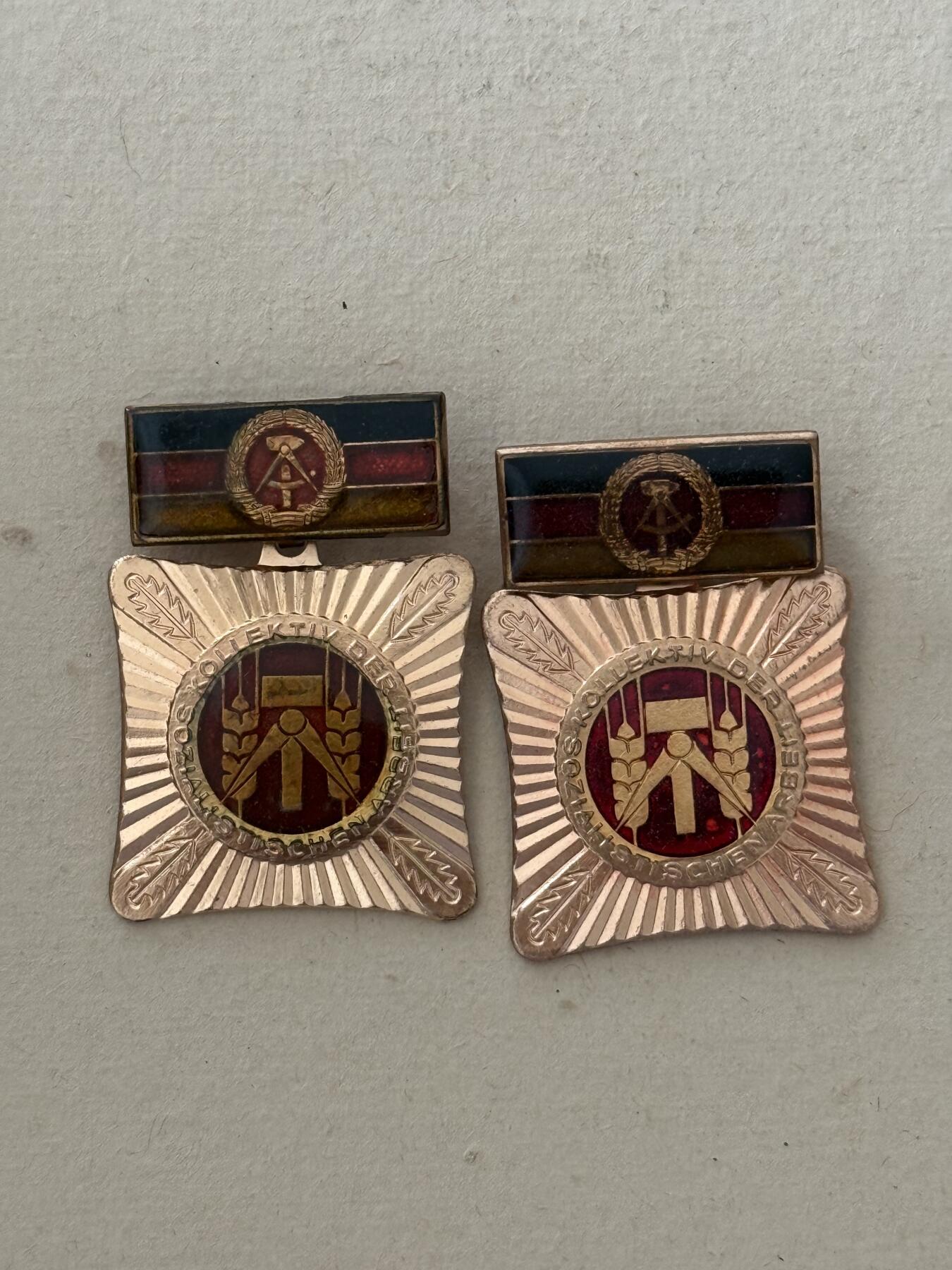 云宸嘉赏-勋臻文献佳藏优品精选场次（低佣 转发佣金红包） 民主德国集体劳动荣誉奖章一组 