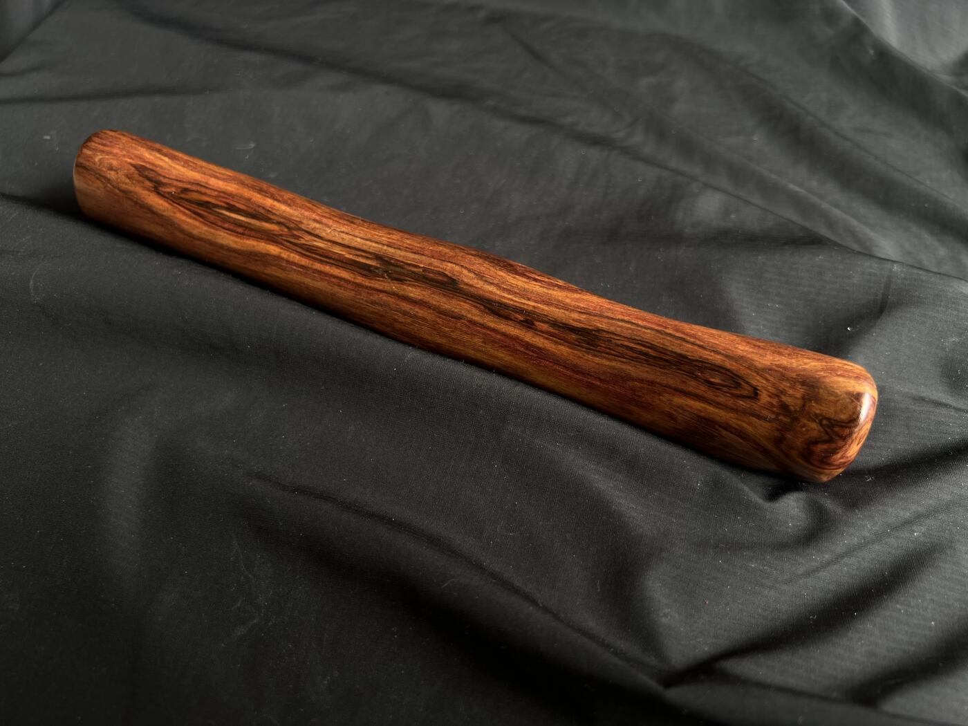 零元拍：NO.11海南黄花梨随形文玩把玩棍，尺寸约：23.5/3.3/3CM