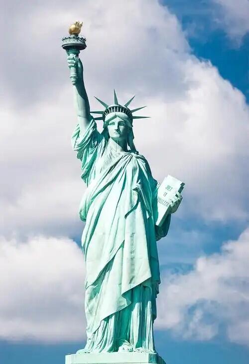 【俄甄集藏】2026年(050)04-01星期三 晚 19:30 全场包邮 法国1986年纪念赠送美国的自由女神像竣工100周年100法郎精制银币，重15克，950银，发行量18000枚