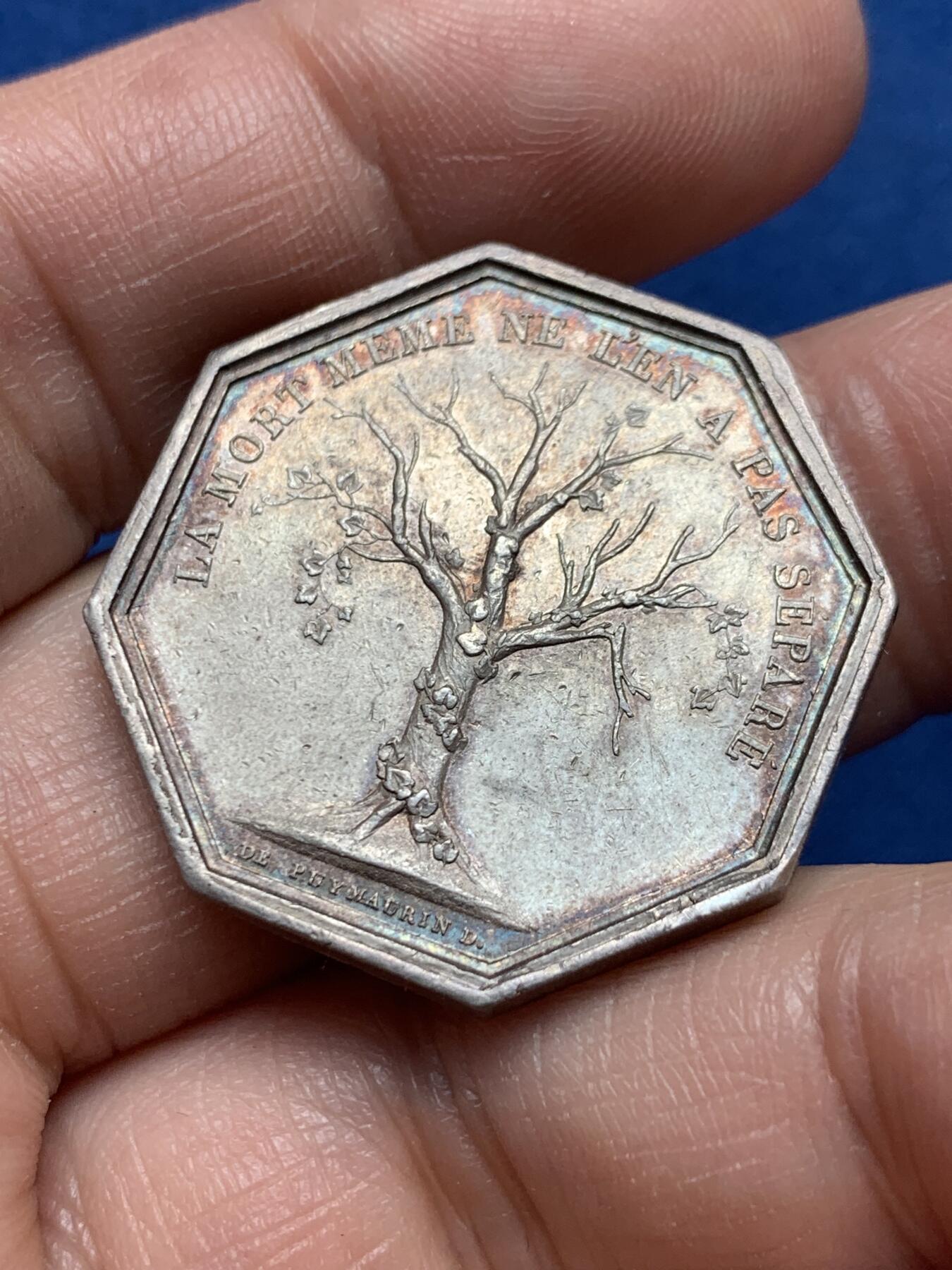 《竞宝斋》第476场 周日，周一 2场连拍 （全场包邮）欢迎送拍 法国查理十世头像歌颂友谊的八角银质代币，“即使死亡也未能将他们分开”，首见品种，15.92g，30.1mm，早期光边原铸