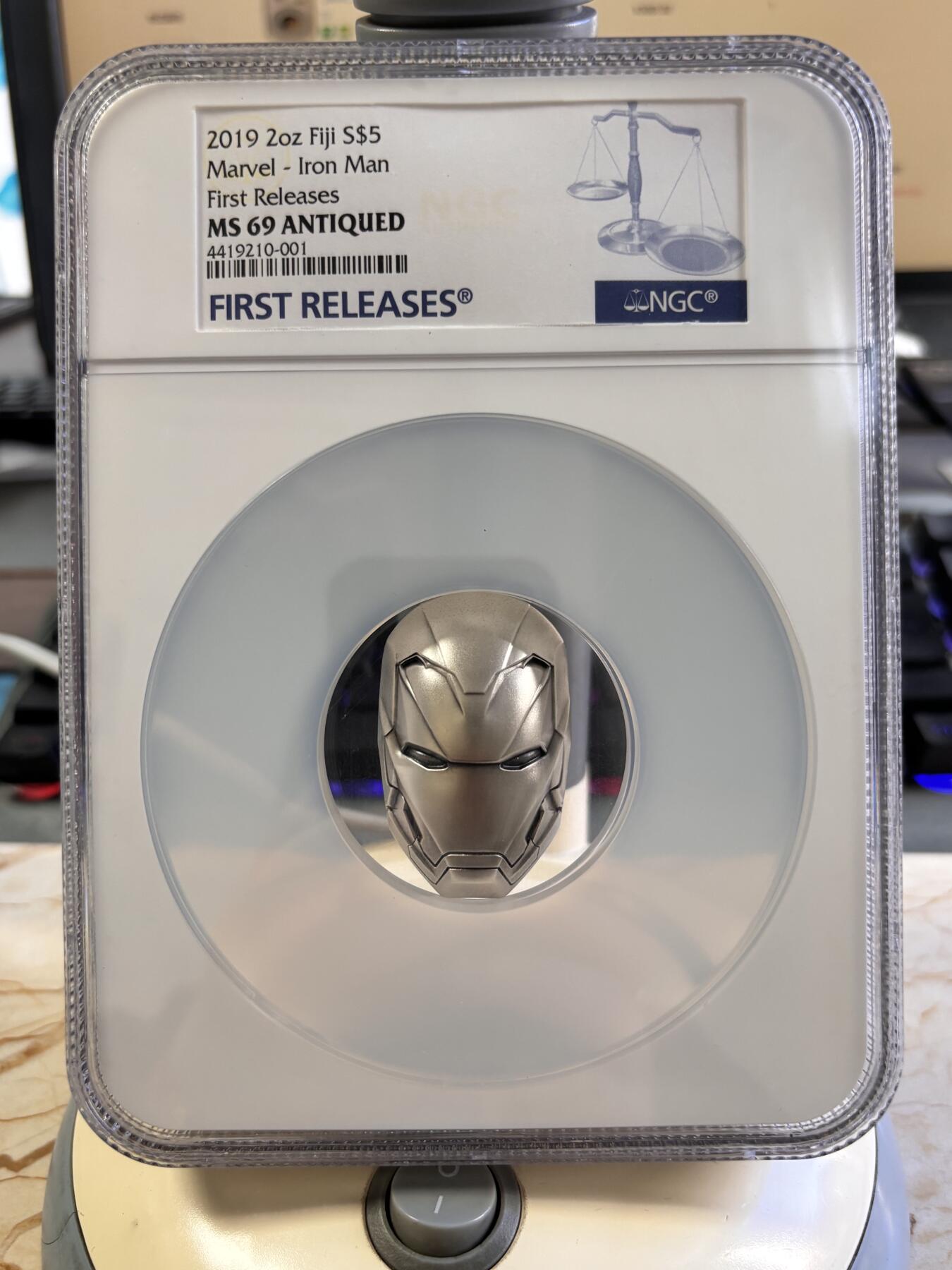 第196期拍卖 斐济2019年漫威系列钢铁侠面具实物形2盎司银币NGC-MS69，999银，发行5000枚