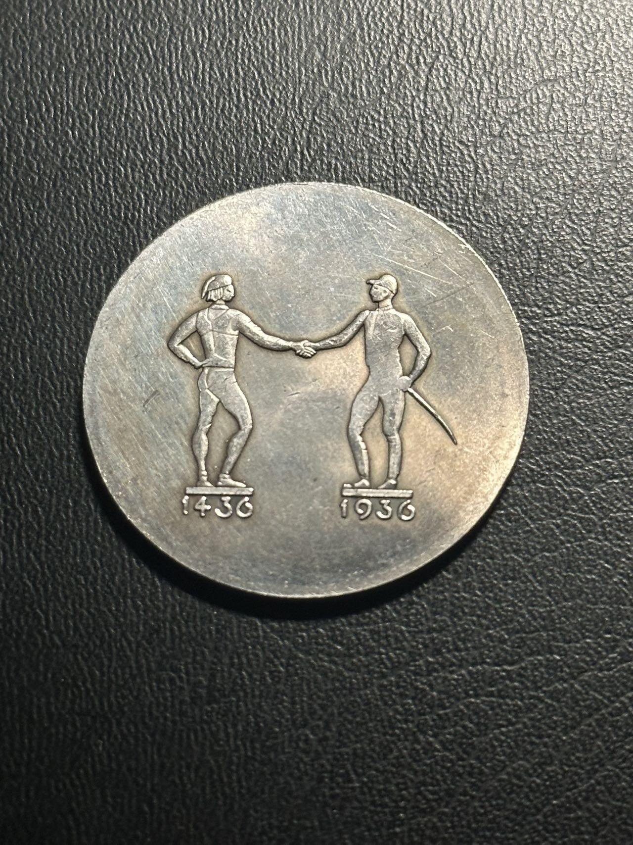 丙午马年四月第一场 。本期更新了稀有大革命纸币 不知道是啥玩意，材质不确定。可能是个后铸的章。图案是个奔马，今年马年可以玩一玩。重18.3g左右