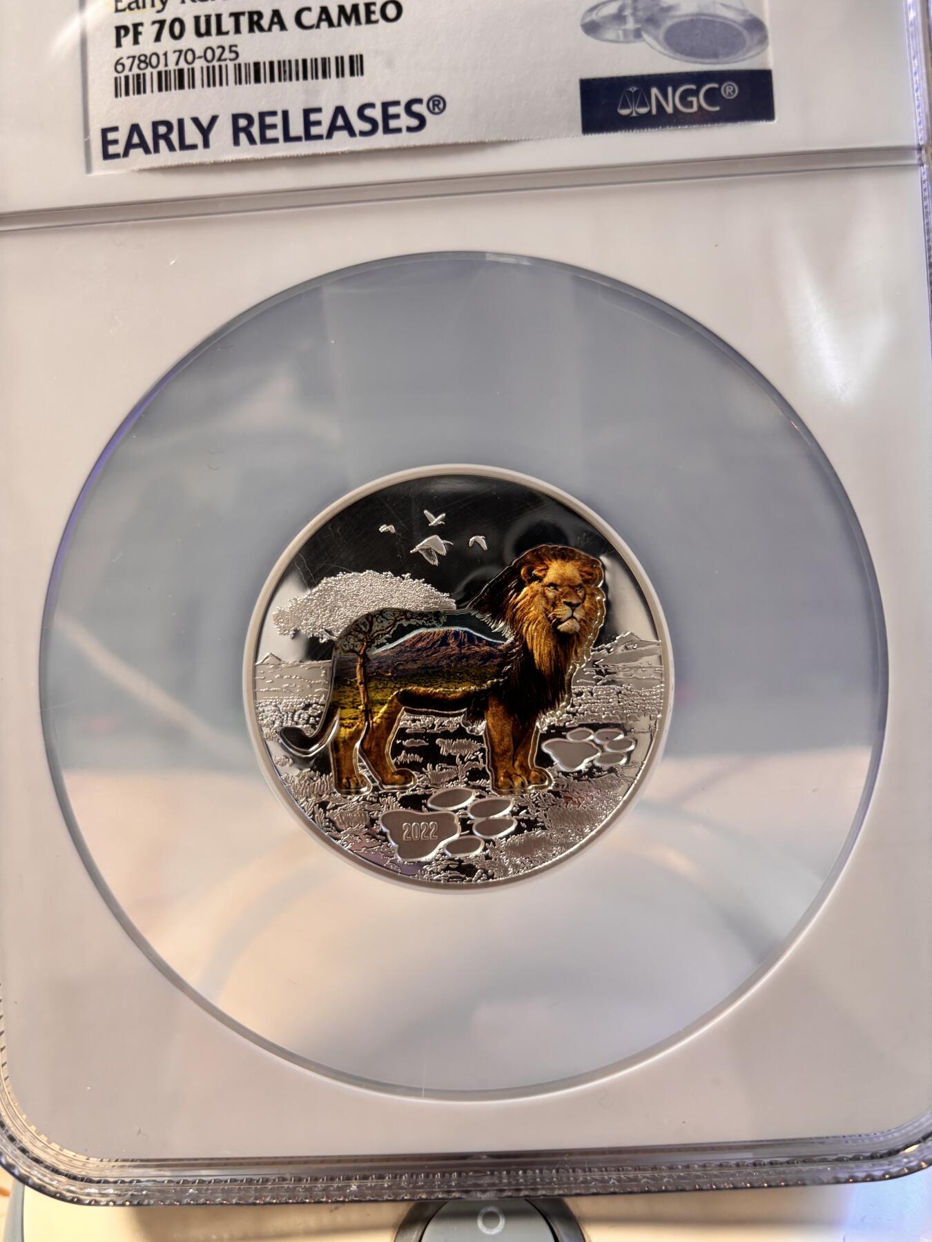第196期拍卖 蒙古2022年走进荒野乞力马扎罗山的狮子彩银币NGC-PF70首，999银，发行999枚