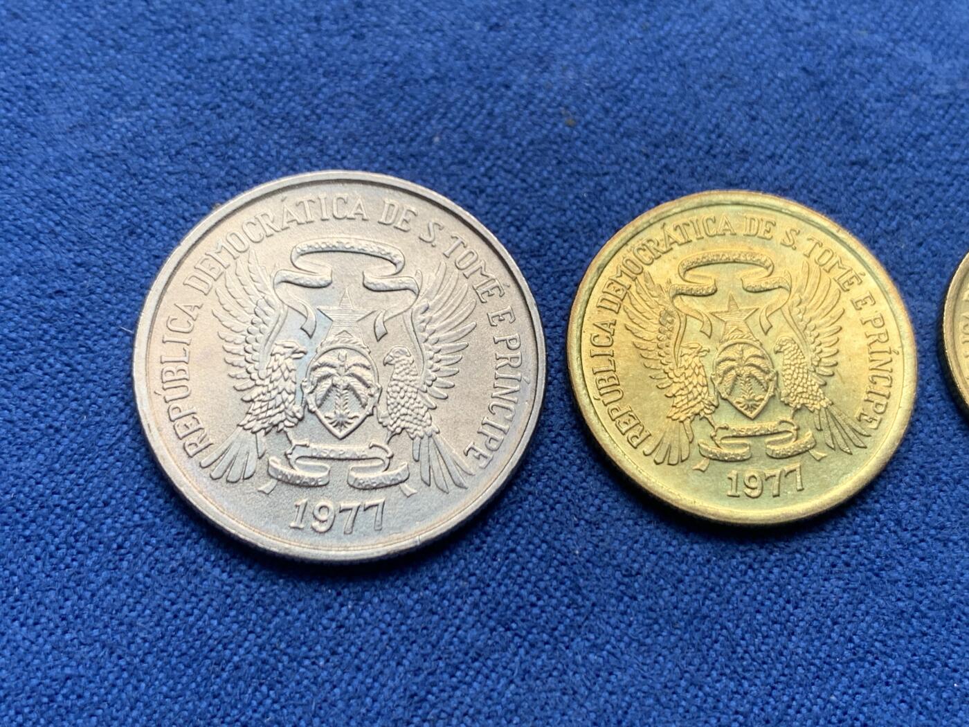 《竞宝斋》第476场 周日，周一 2场连拍 （全场包邮）欢迎送拍 三枚一组 圣多美普林而比1977年FAO纪念币 好品