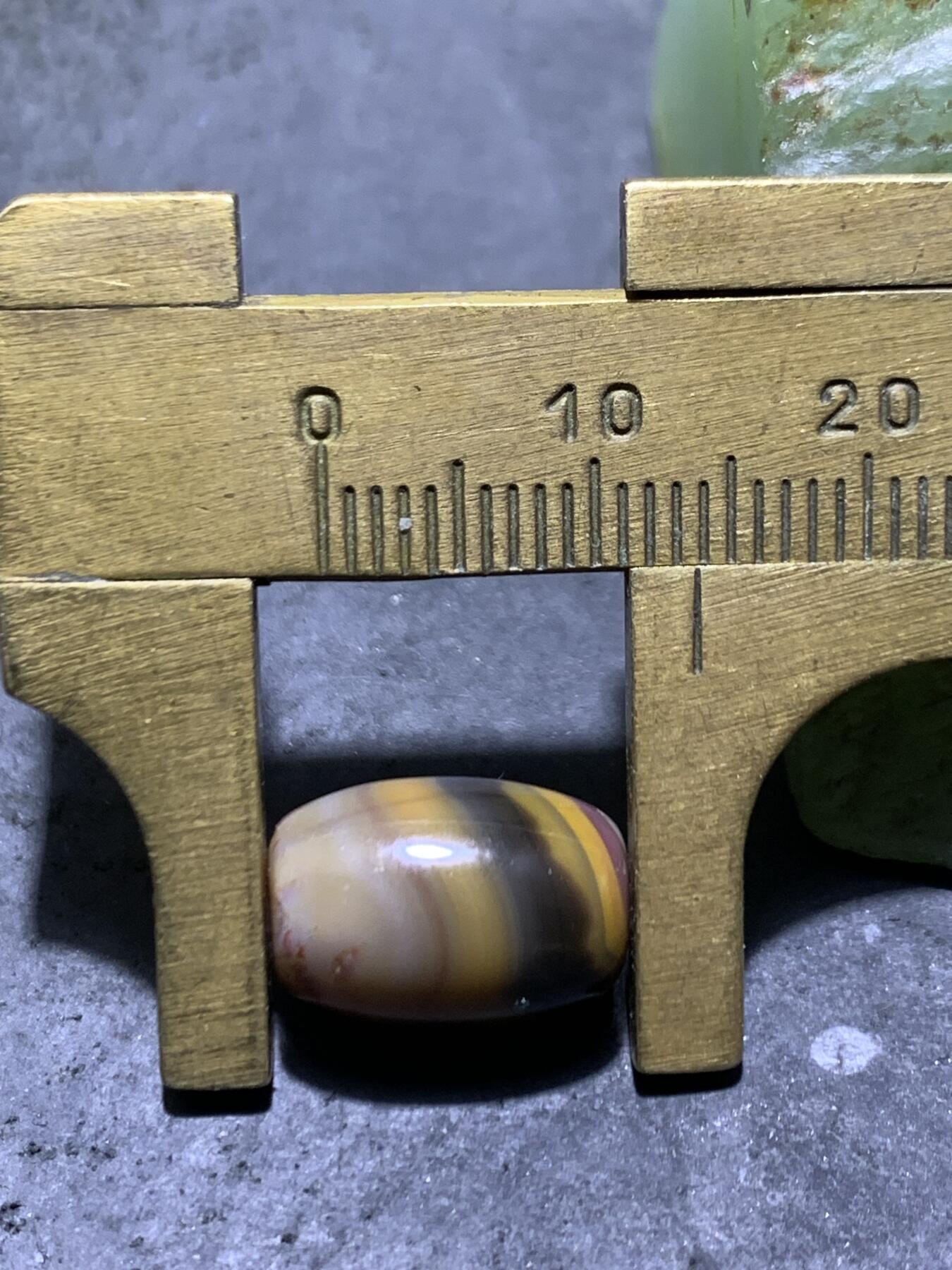 精美拉丝料战国红玛瑙桶珠一颗