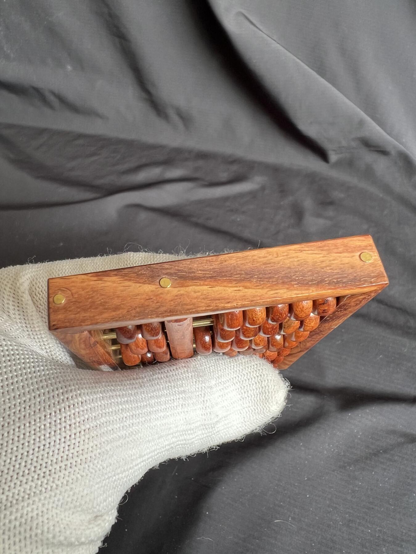 零元拍：“算盘一响，黄金万两”海南黄花梨七档小算盘。尺寸：92/60.5MM