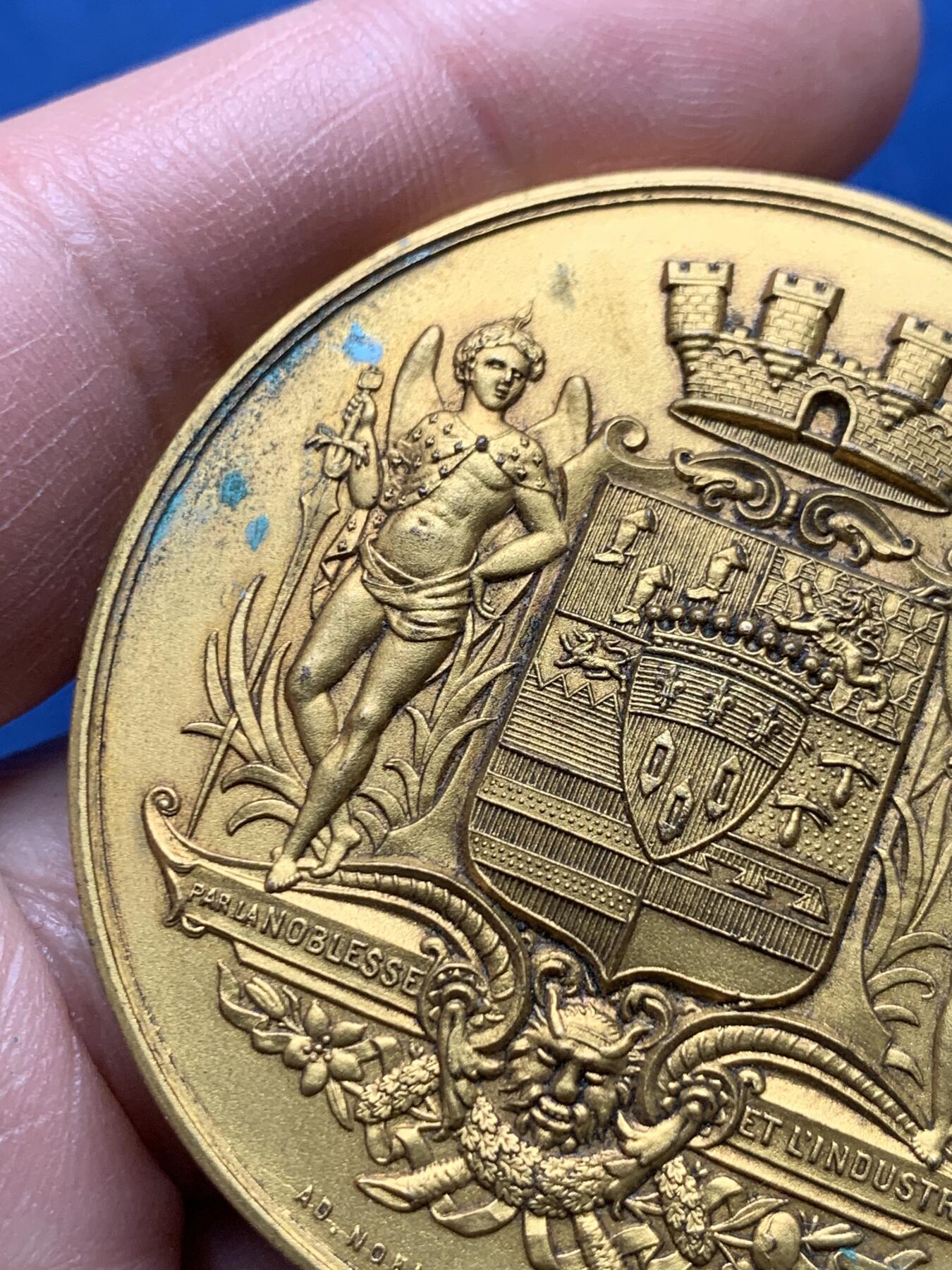 《竞宝斋》第476场 周日，周一 2场连拍 （全场包邮）欢迎送拍 法国诺曼底博尔贝克市镀金铜章 59.2克 50.2mm 丰饶角铜标 带盒