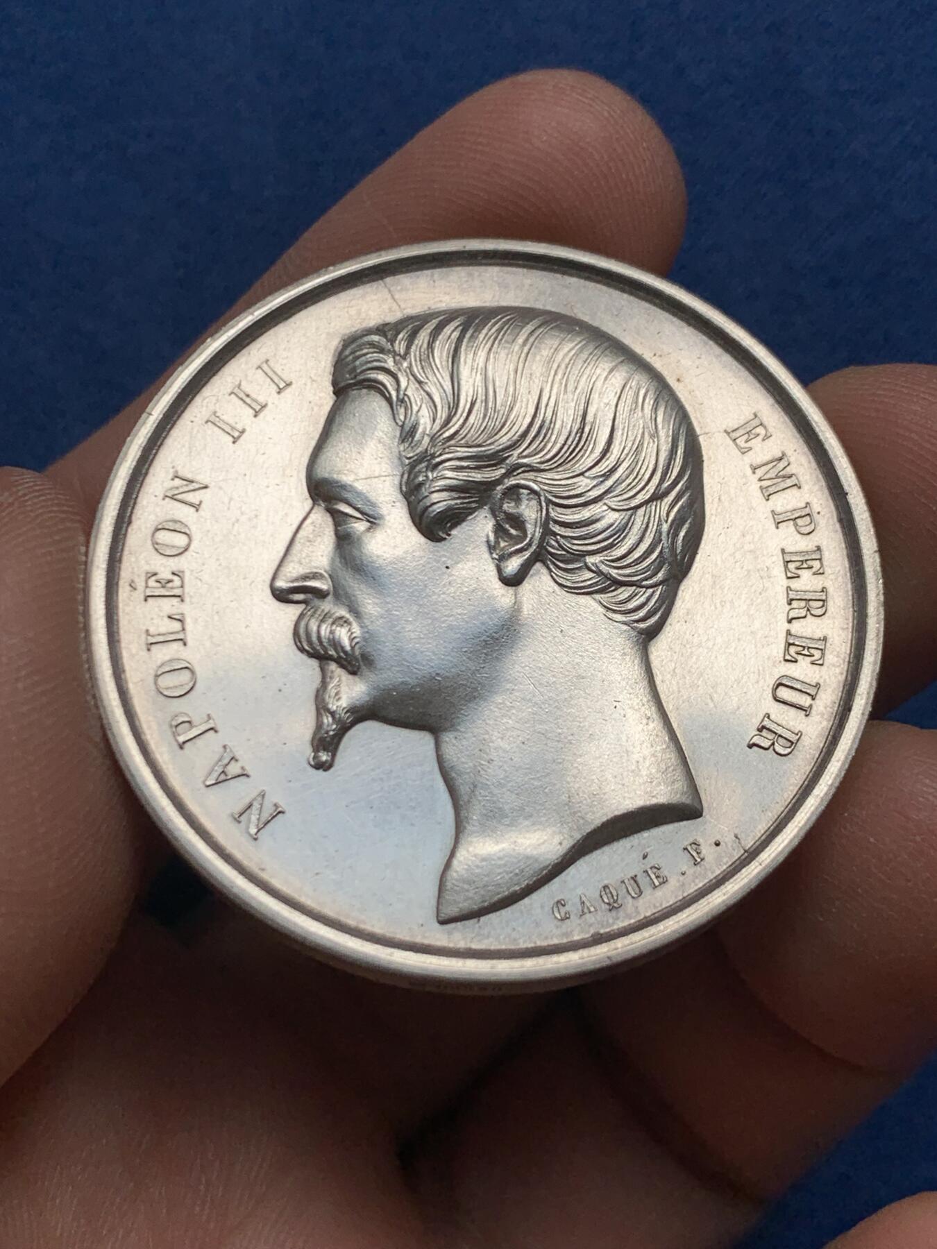 《竞宝斋》第476场 周日，周一 2场连拍 （全场包邮）欢迎送拍 法国1860年拿破仑三世银章 重38.5克 手指银标 41.2mm 带盒
