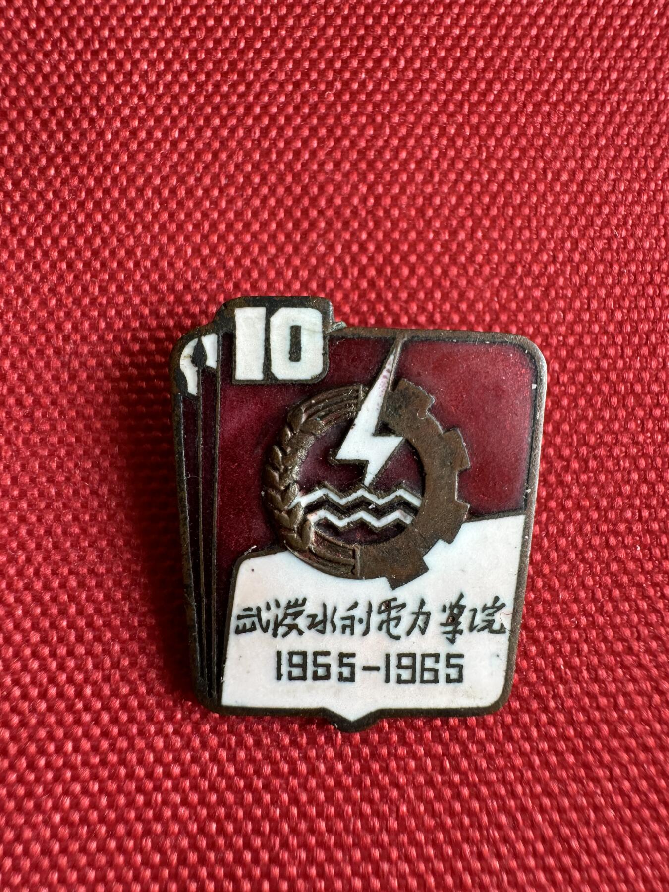 五哥徽章群   31号周二晚上八点4群联拍