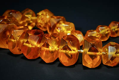 上海都达杂项专场103【全场包邮】  清代欧洲回流天然老蜜蜡菱形项链95-11