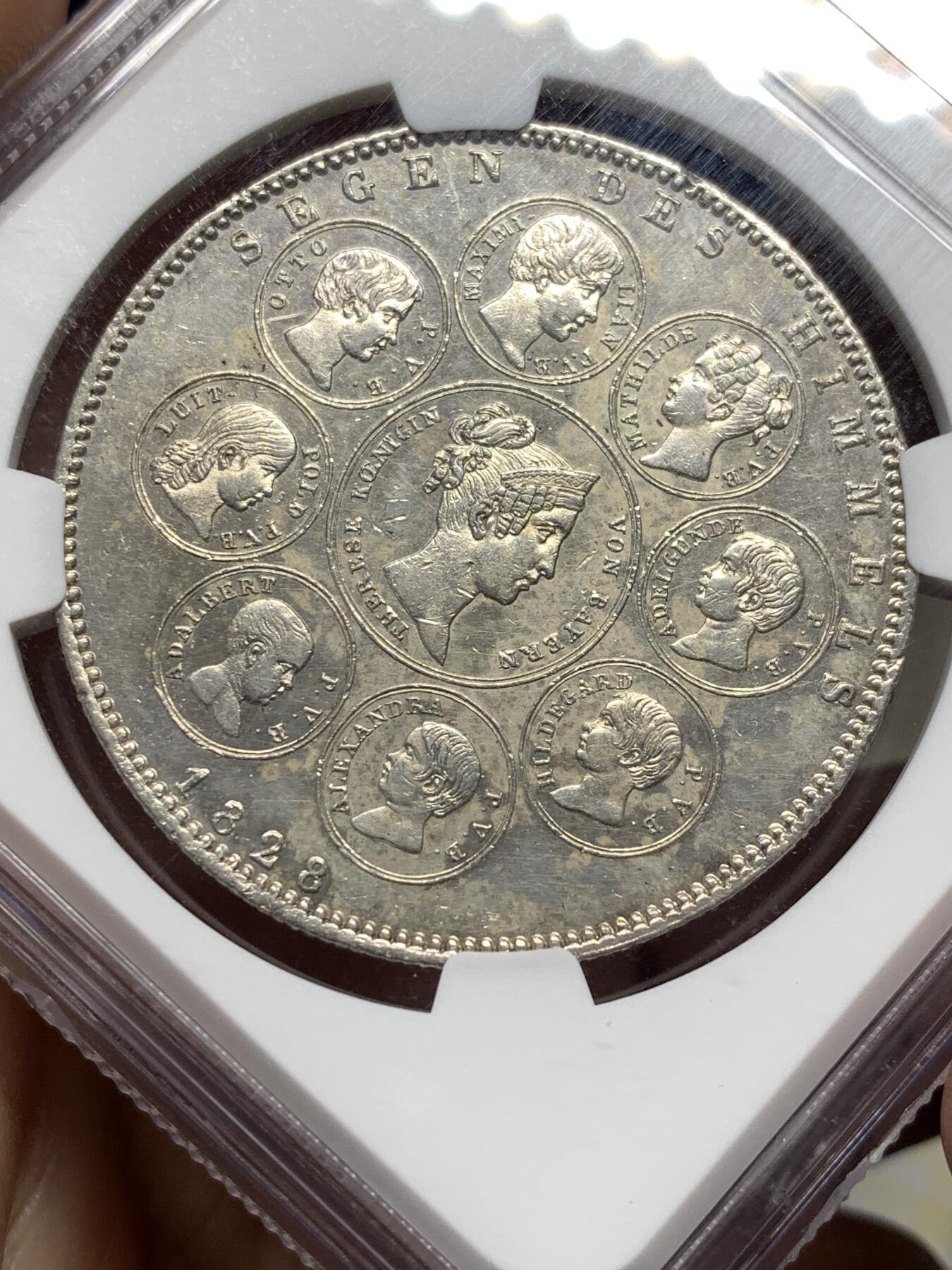 《竞宝斋》第476场 周日，周一 2场连拍 （全场包邮）欢迎送拍 NGC UNC 德意志巴伐利亚王国1828年天堂赐予皇室家族的祝福1泰勒大银币 细节底板都不错 性价比之选