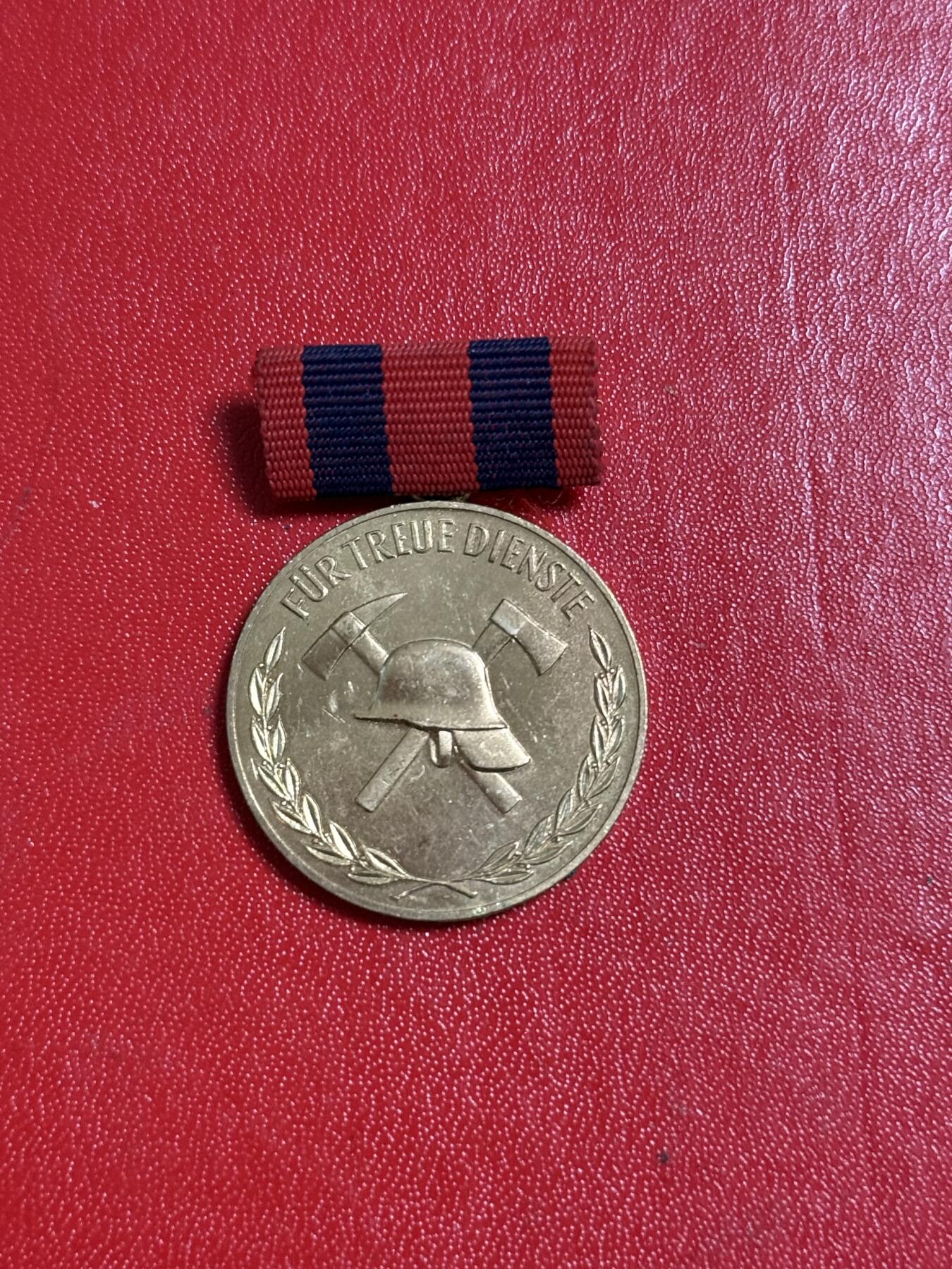 韵星假日军品类拍卖第50期 民主德国铜级支援消防忠诚服务奖章