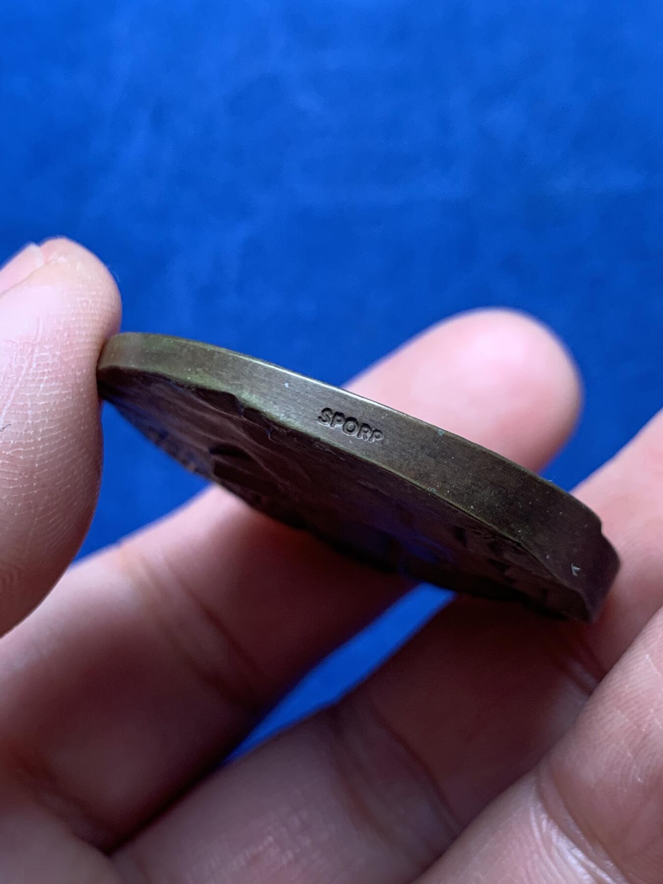 《竞宝斋》第476场 周日，周一 2场连拍 （全场包邮）欢迎送拍 芬兰铜章 1986年 乌尓霍·凯科宁1900-1986 芬兰第八任总统 超高浮雕 非常压手 直径39.7mm 重量48.7g