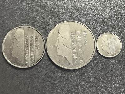 回流0406 - 荷兰贝娅特丽克丝女王3枚