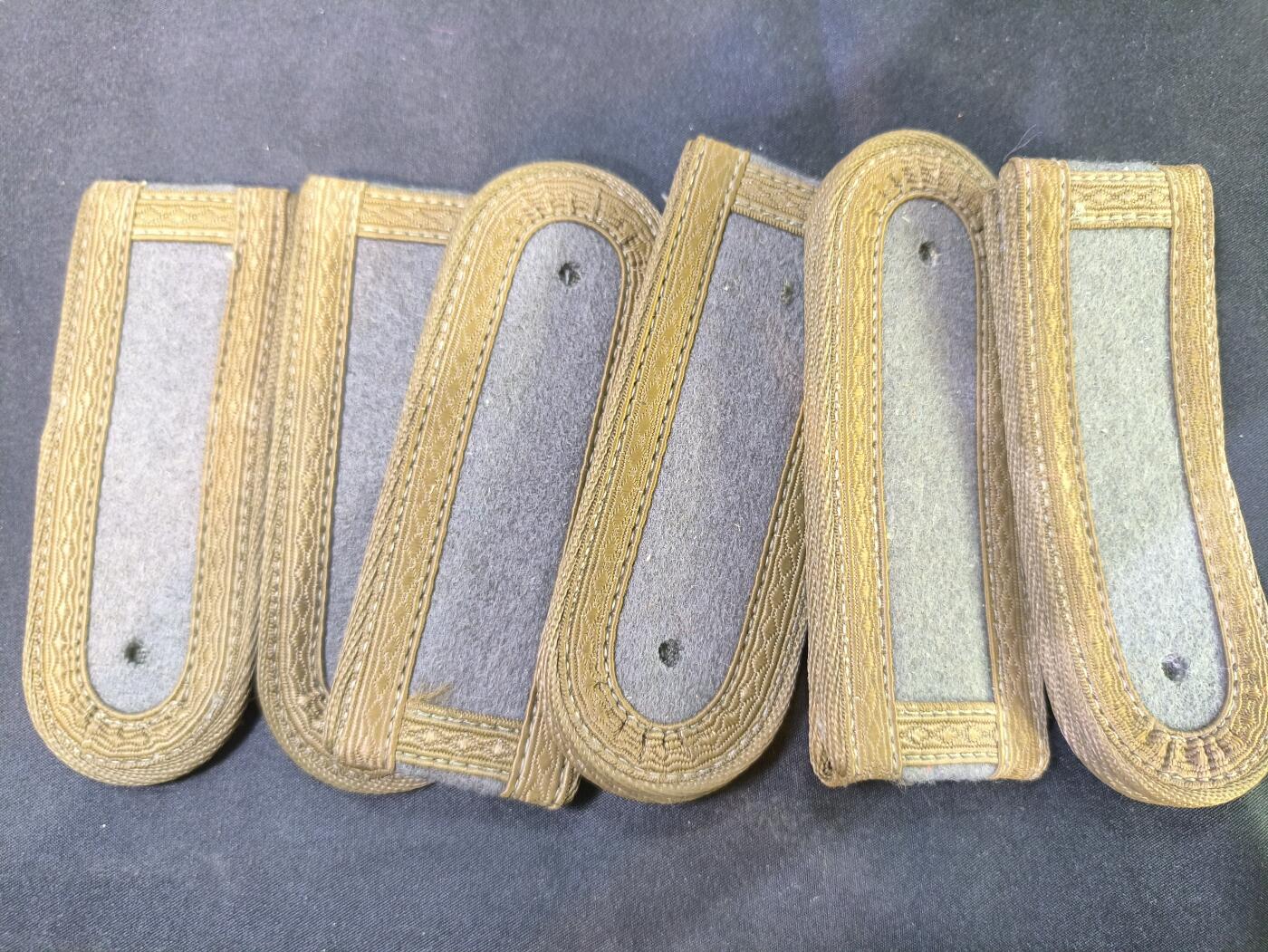 云宸嘉赏-勋臻文献佳藏优品精选场次（低佣 转发佣金红包） 民主德国人民军野战士官肩章一套5枚 带原包装 