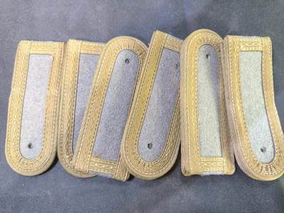 云宸嘉赏-勋臻文献佳藏优品精选场次（低佣 转发佣金红包） - 民主德国人民军野战士官肩章一套5枚 带原包装 