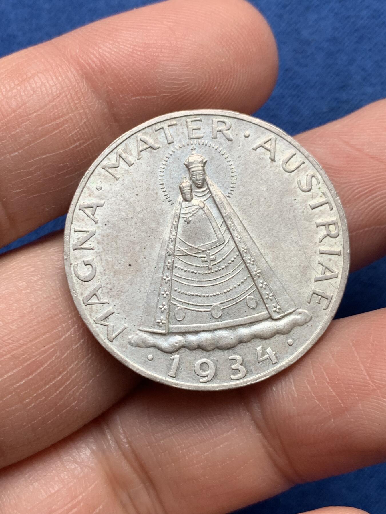 《竞宝斋》第476场 周日，周一 2场连拍 （全场包邮）欢迎送拍 奥地利1934年5先令银币，正面带光环的双鹰徽章，配奥地利盾牌；背面玛利亚泽尔圣母站立像。