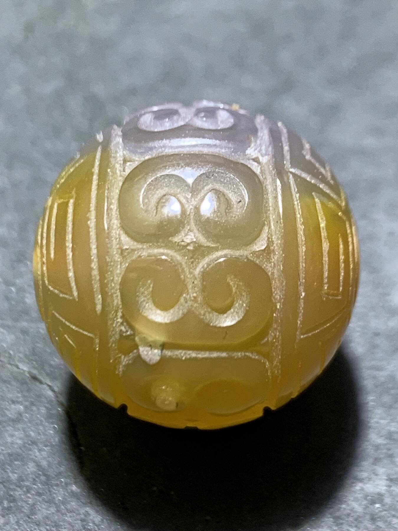 精美高润度冻料飘鸡油黄原皮蒙料战国红玛瑙雕刻回纹2.0珠子一颗，