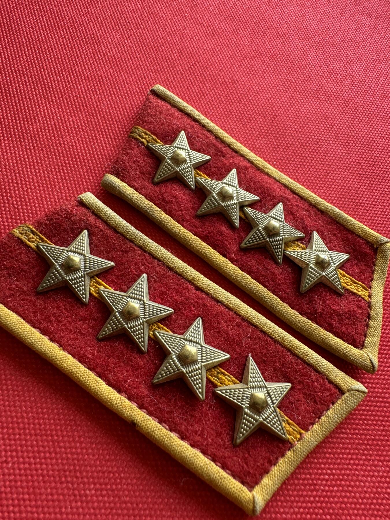 五哥徽章群   31号周二晚上八点4群联拍 领章