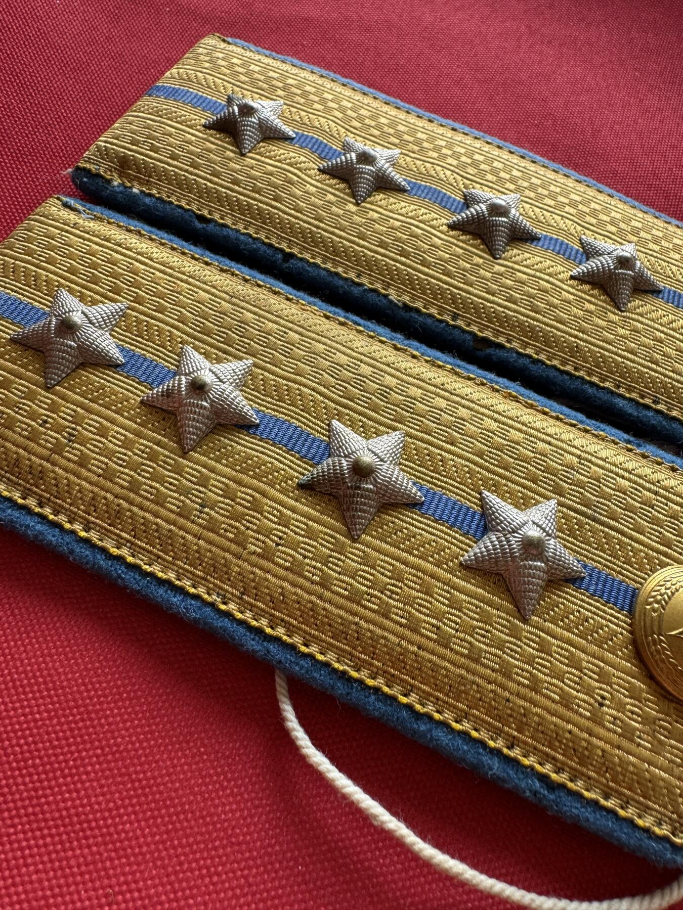 五哥徽章群   31号周二晚上八点4群联拍 肩章