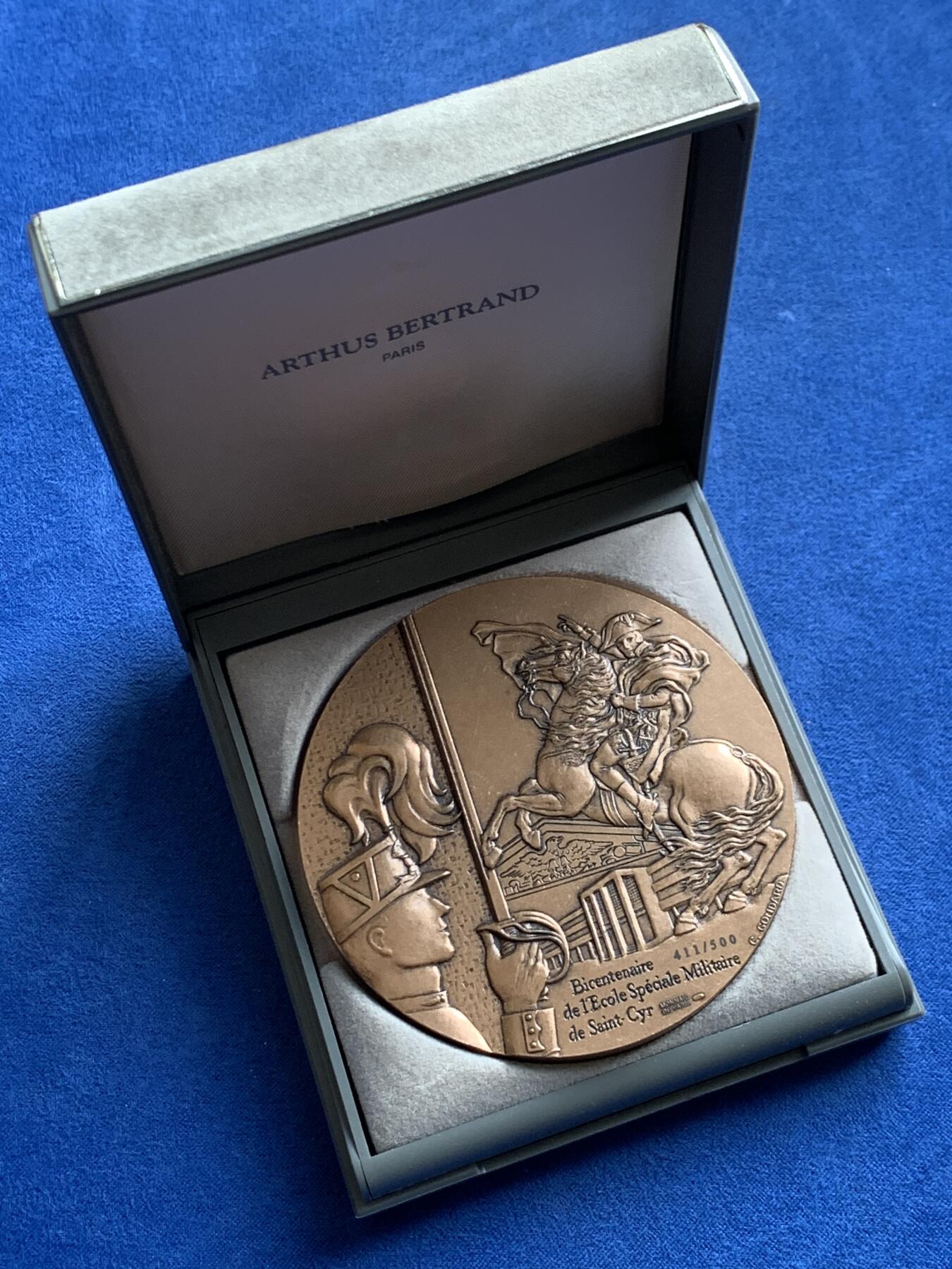 《竞宝斋》第476场 周日，周一 2场连拍 （全场包邮）欢迎送拍 法国圣西尔特种军事学校二百周年纪念铜章 拿破仑创立 197克 71.6mm 带盒