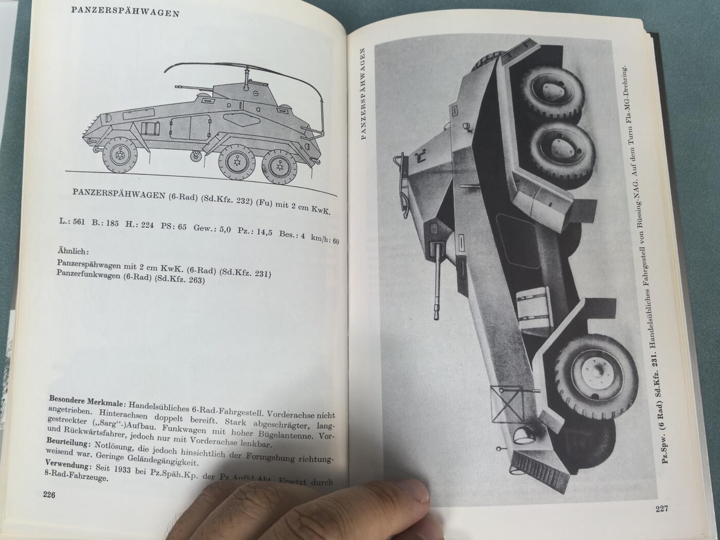 盛世勋华——号角文化勋章邮票专场拍卖第311期 德语版 德国坦克装甲车辆1926-1945 厚达346页