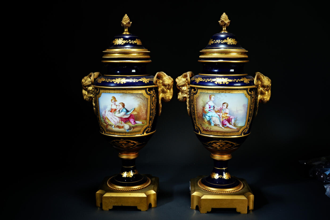 上海都达杂项专场六十七【全场包邮】 清代法国塞弗尔风格铜鎏金瓷瓶 1对